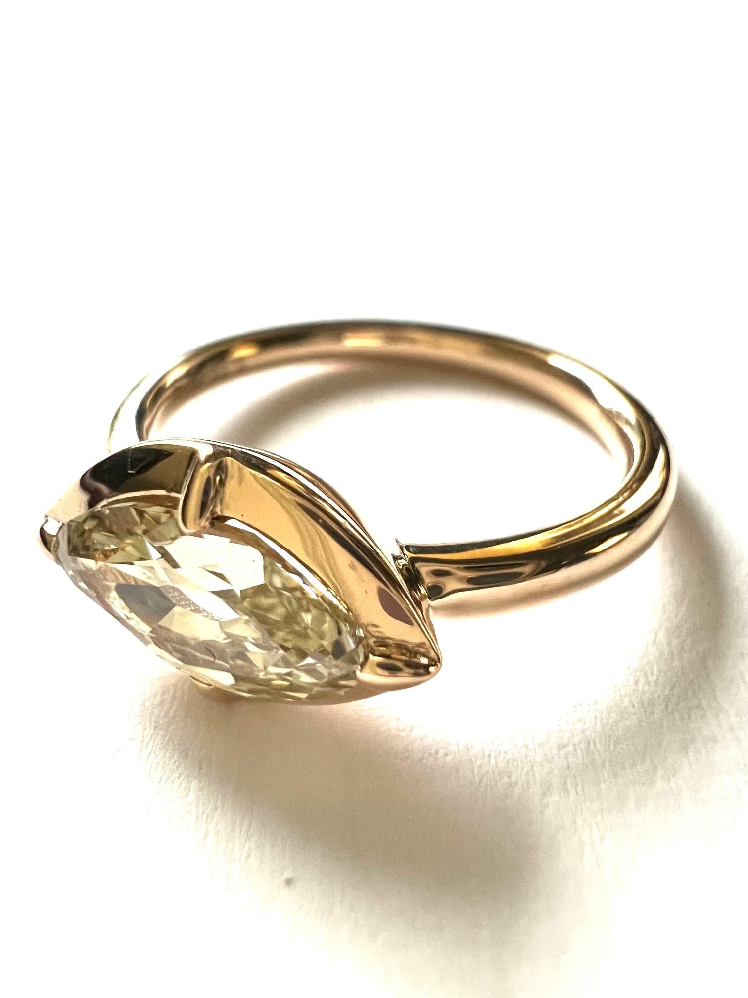 Ring in 750/ Red Gold (4.5 gram), set with 1x Diamond (LY/ VS2, Marquise-cut,  1.09cts)

Beautiful antique inspired stone with a golden/honey colored tone. The stone looks much larger than its carat weight would suggest and it has a very nice price