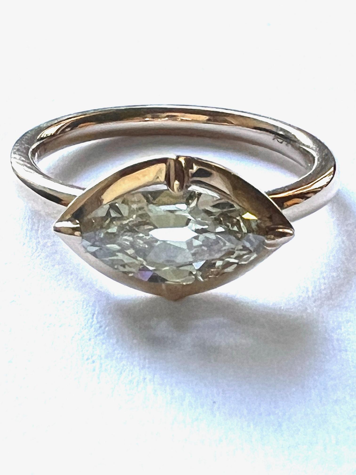 Ring in 750 Red Gold with Marquise Cut Diamond  In New Condition For Sale In Idar-Oberstein, DE