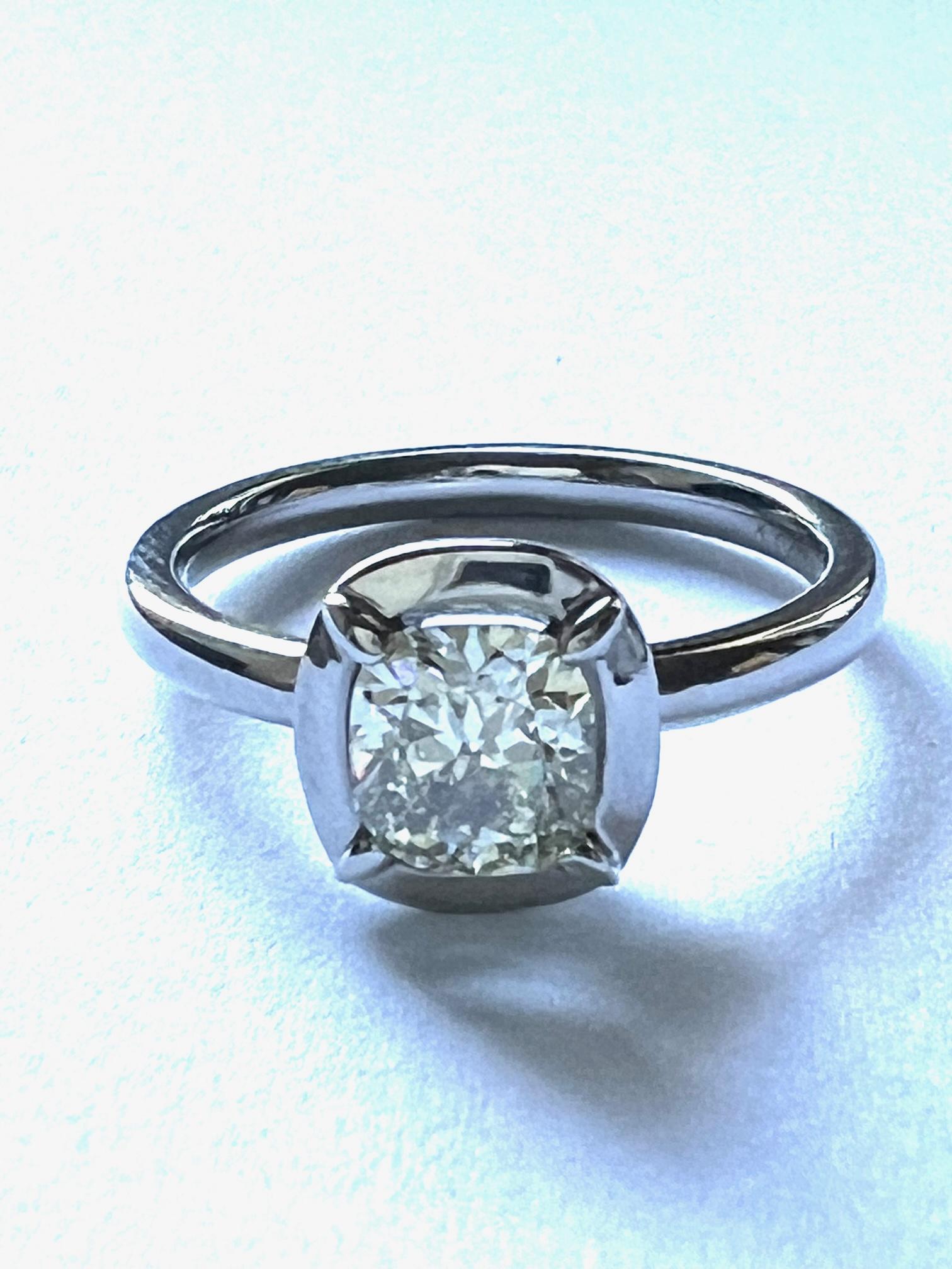 Contemporary Ring in 950 Platinum with Vintage-cut Diamond  For Sale