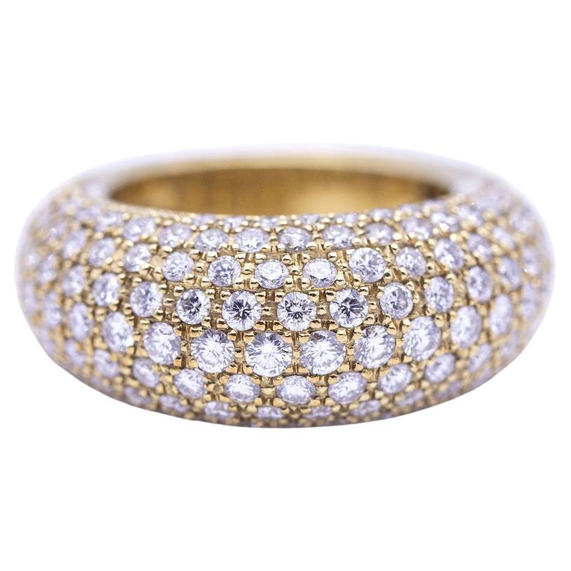 Ring aus Gold und Diamantpaveé. im Angebot