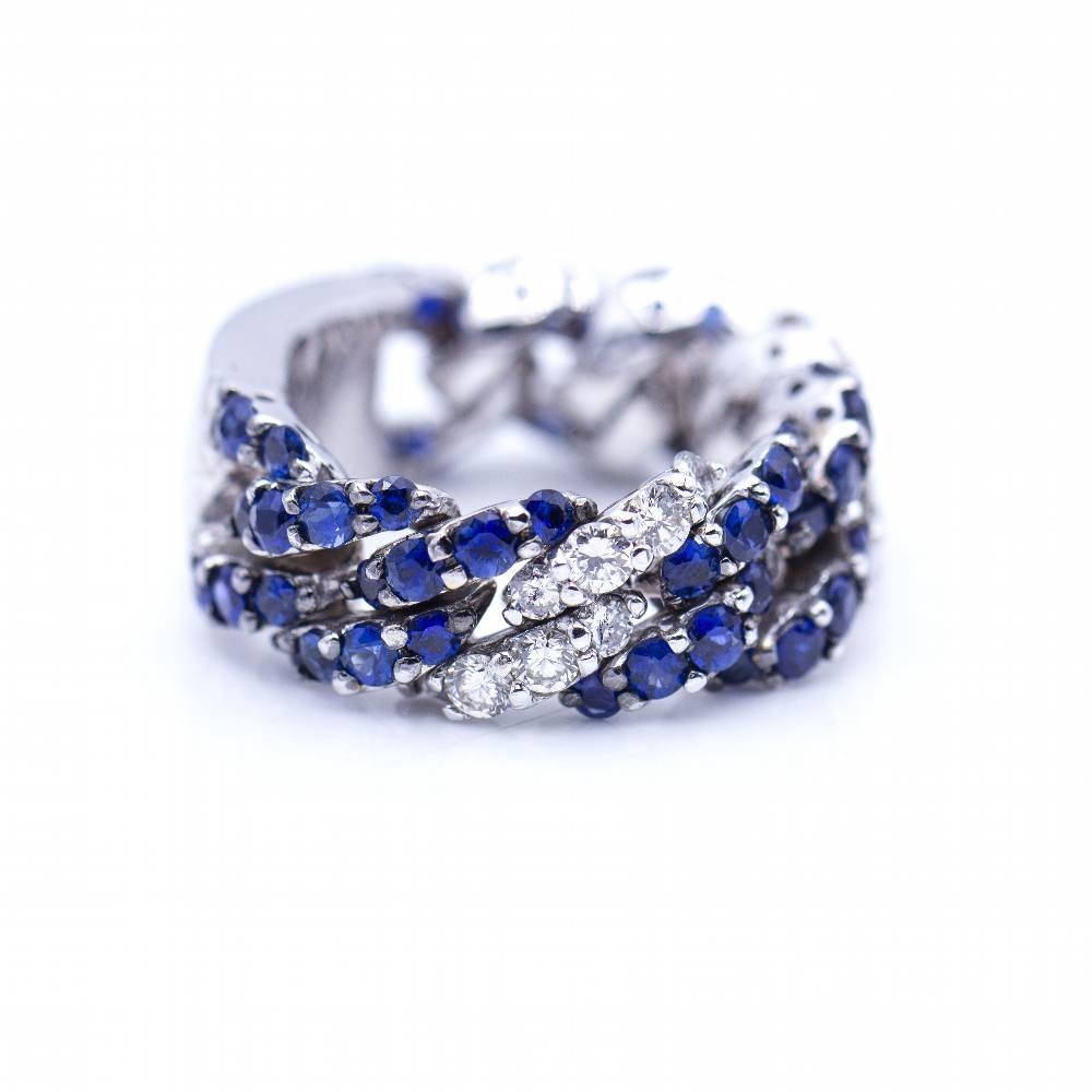 Ring with articulated links in white gold : 16 Diamonds weighing 0.91ct in G/VS quality and 58 blue sapphires weighing 3.32ct : Size 15 : 18kt white gold : 12.85 grams  Measures: Width 9mm Brand new product. Ref: N102886LF