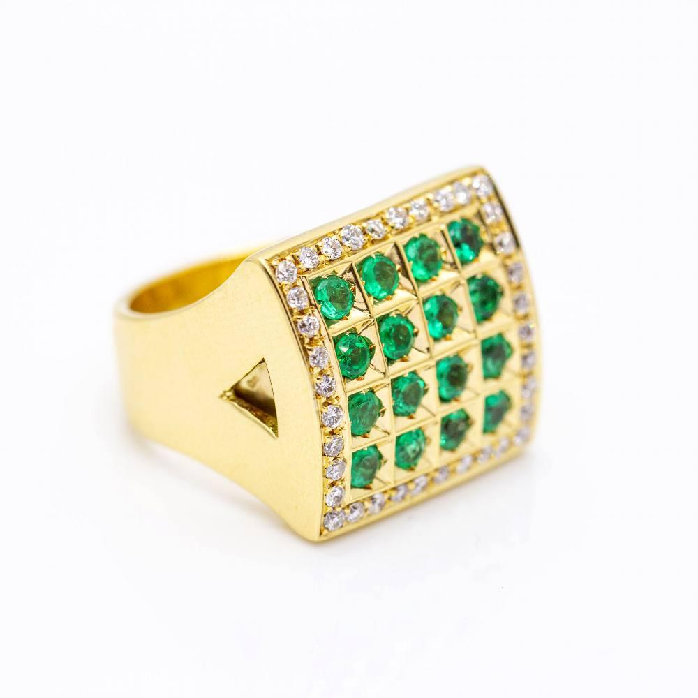 Unisex gold ring in square shape  Brilliant cut diamonds with total weight 0,36cts. in G/VS quality  Emeralds with total weight 1,12cts.  Size 13, you can adapt the size (Consult budget)  18 kt. yellow gold  17,10 grams  Brand new product. Ref: