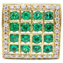 Ring aus Gold mit Diamanten und Smaragden.