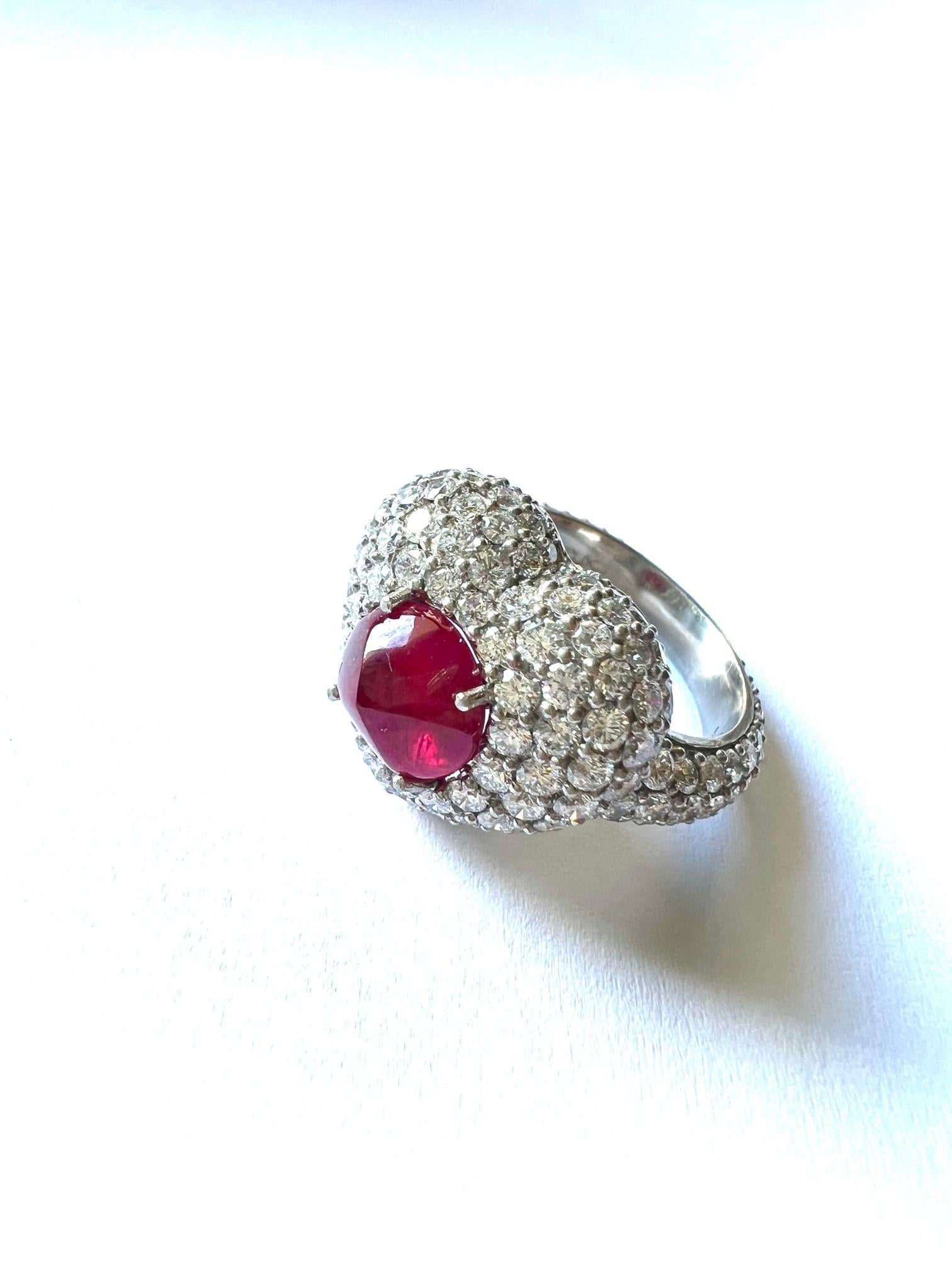 Contemporary Ring in 950/ Platinum with Sugarloaf Ruby and Diamonds For Sale