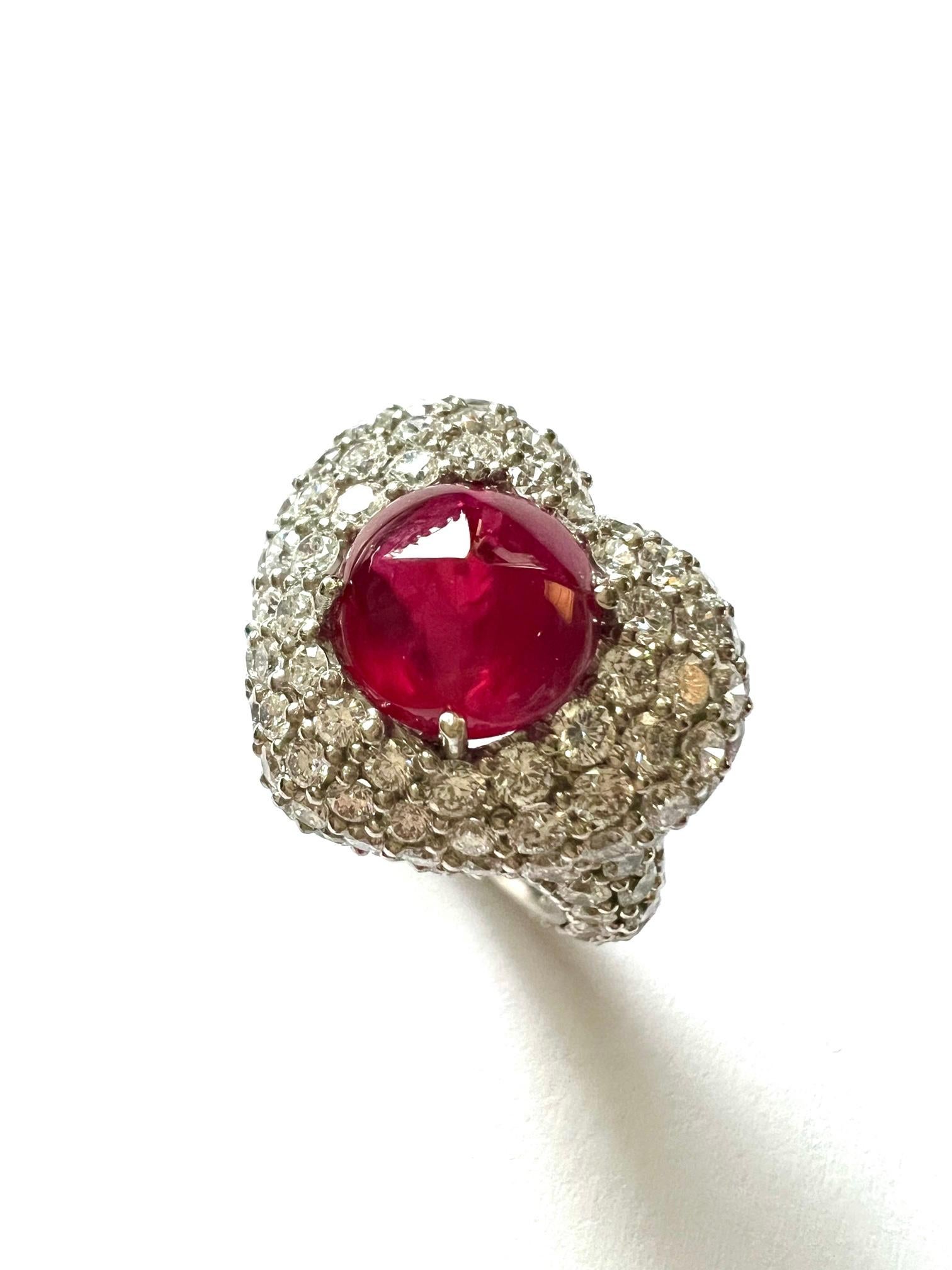 Sugarloaf Cabochon Ring in 950/ Platinum with Sugarloaf Ruby and Diamonds For Sale