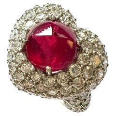 Ring aus 950/Platin mit Zuckerhut-Rubin und Diamanten