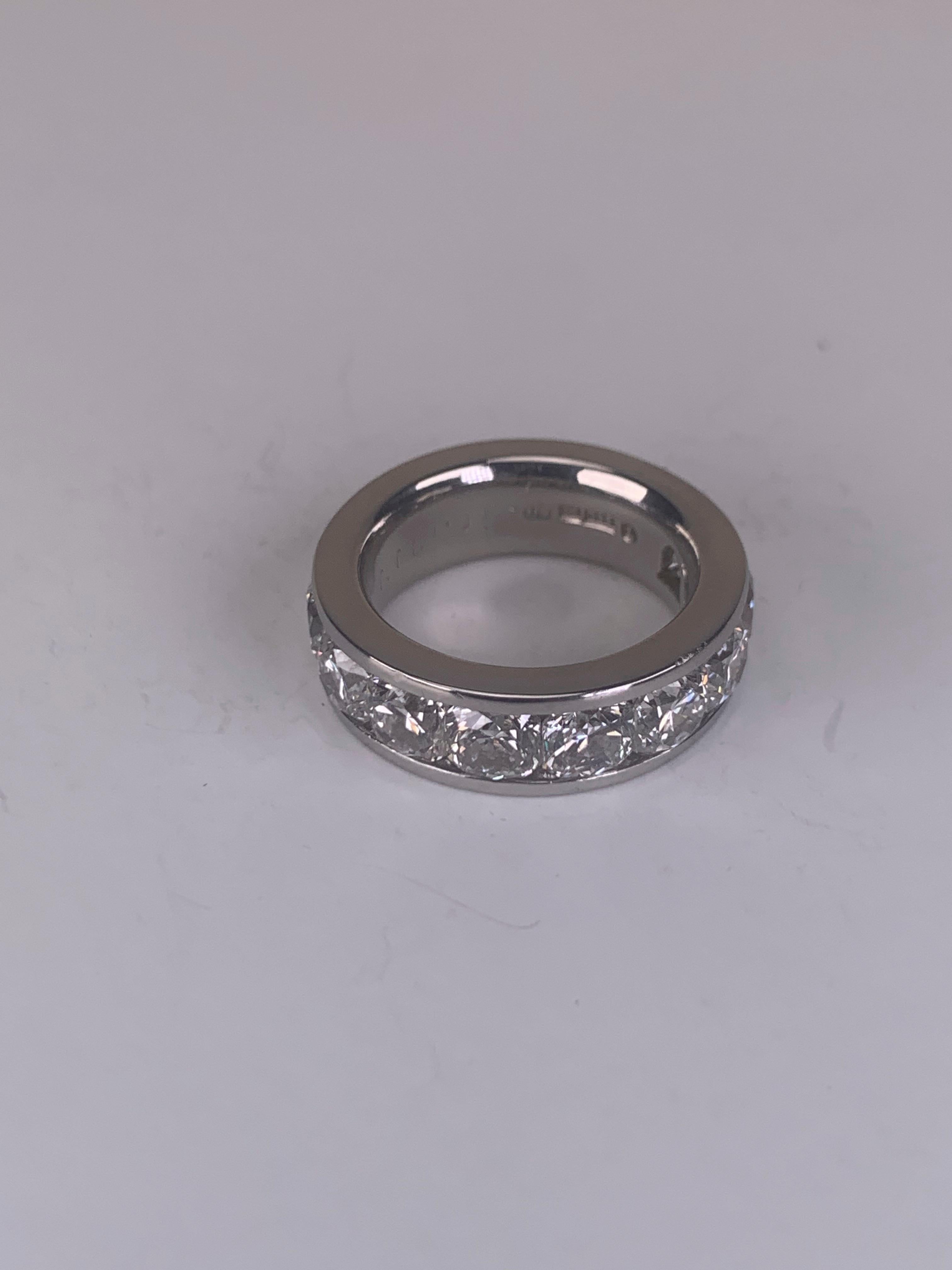 Ring in 950‰ platinum with 9 brilliant-cut diamonds totalling around 6.30 ct.