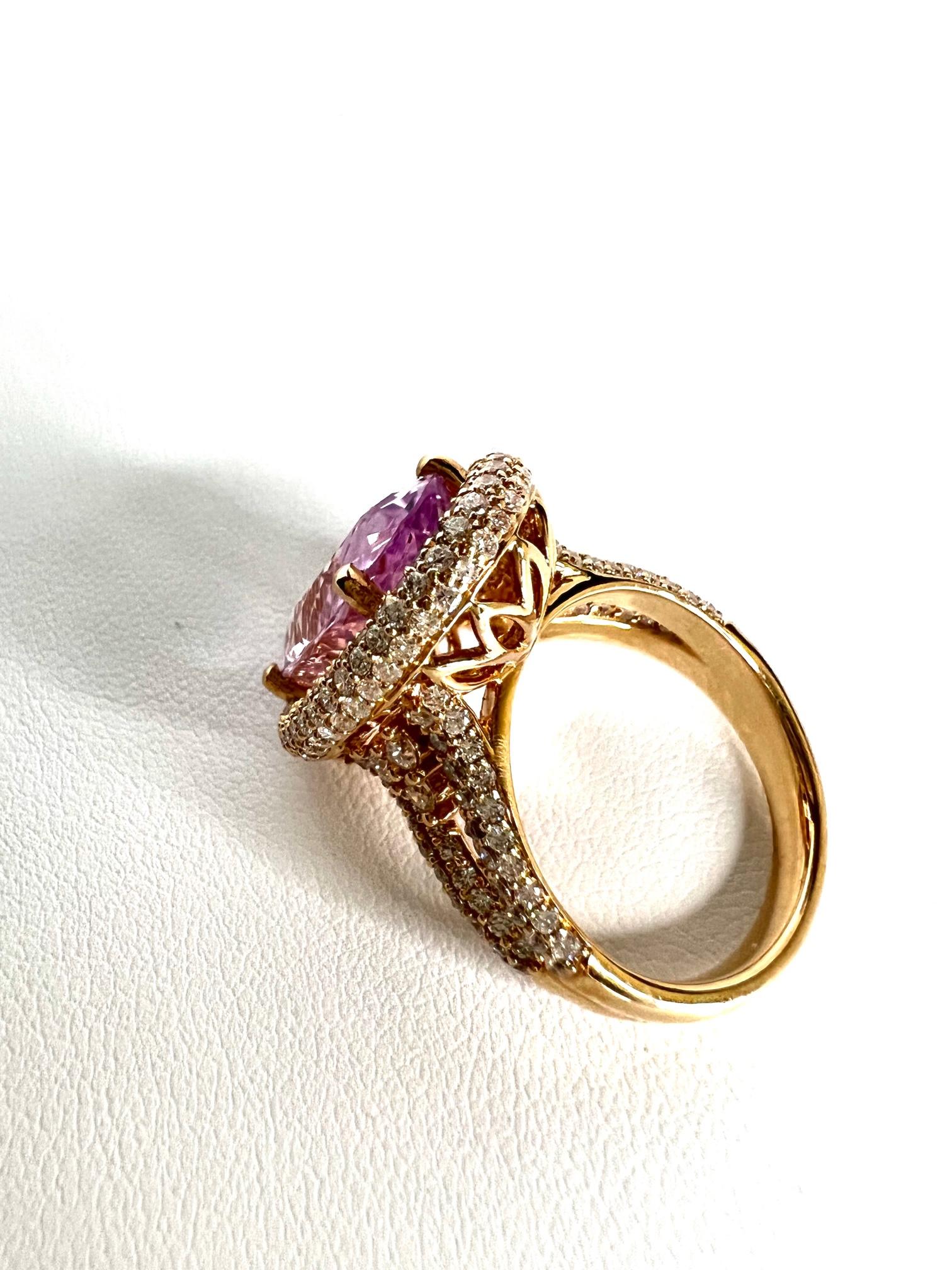 Ring in Red Gold with Kunzite and Diamonds For Sale 1