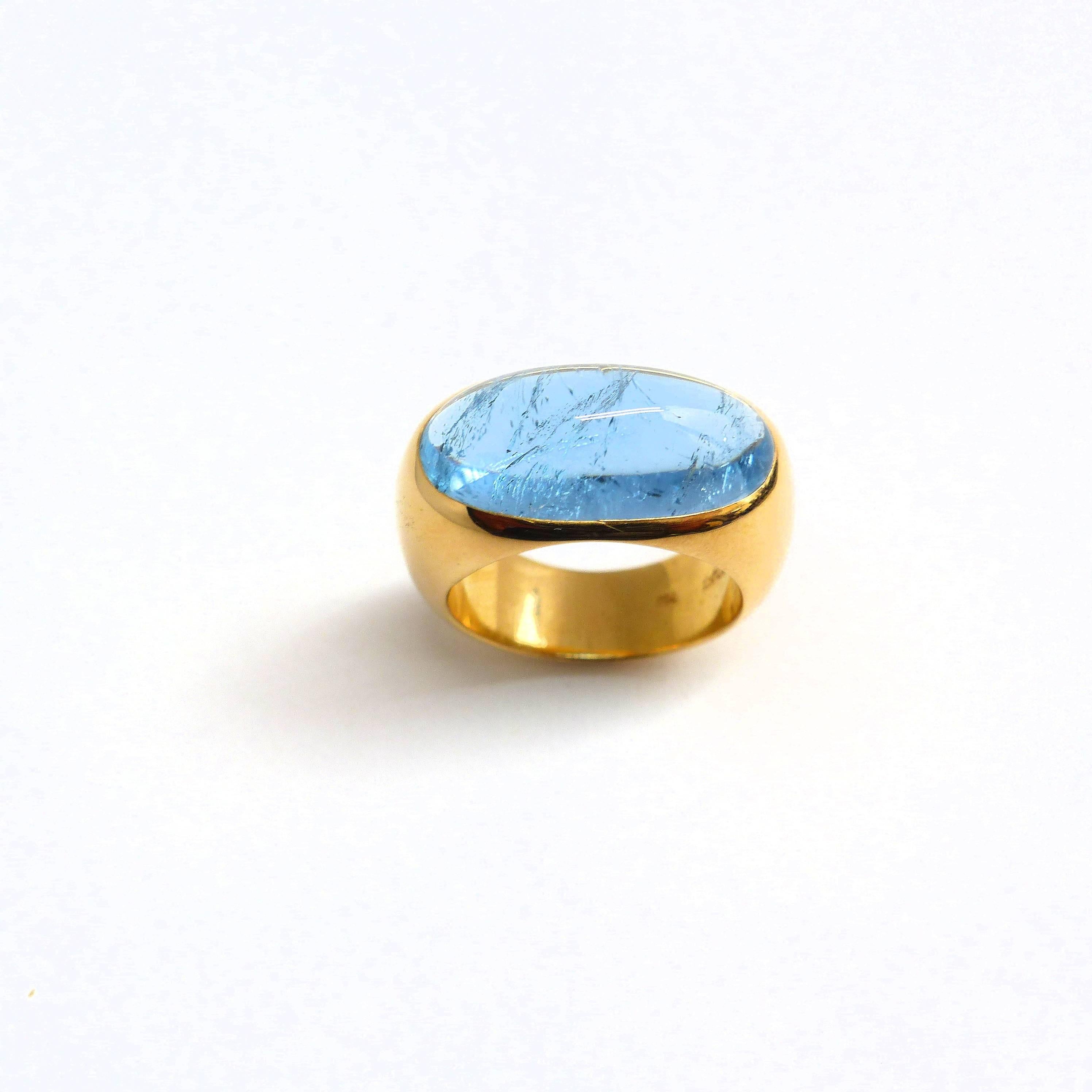 Contemporary Ring in Rose Gold with 1 blue Aquamarine Oval