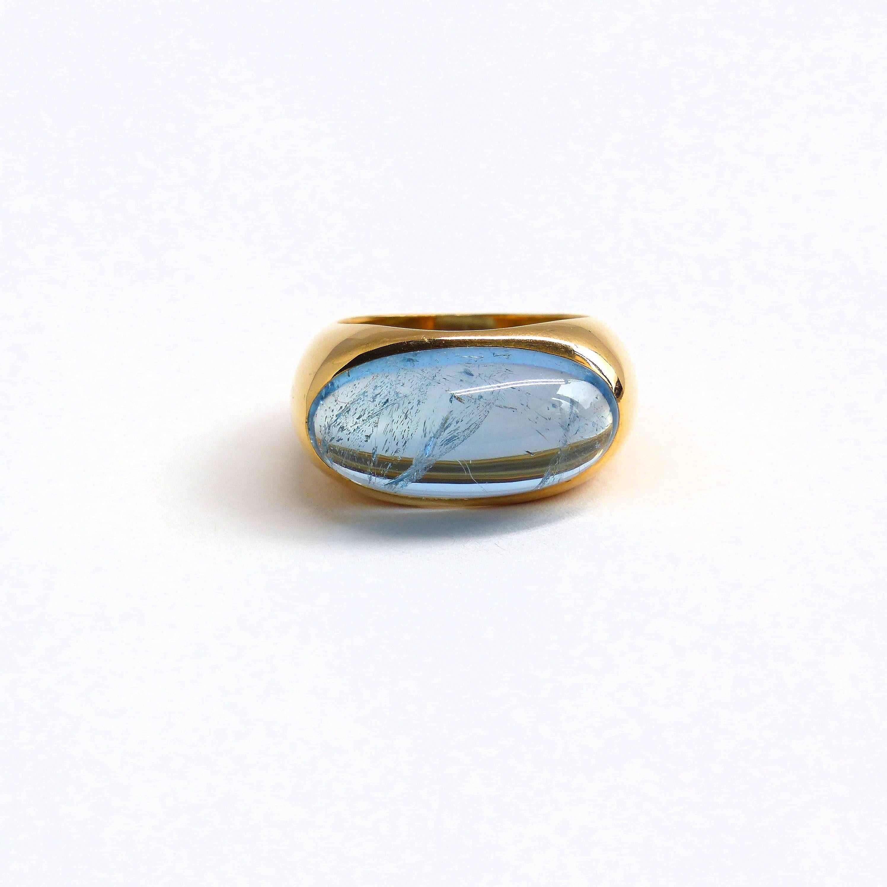 Cabochon Ring in Rose Gold with 1 blue Aquamarine Oval