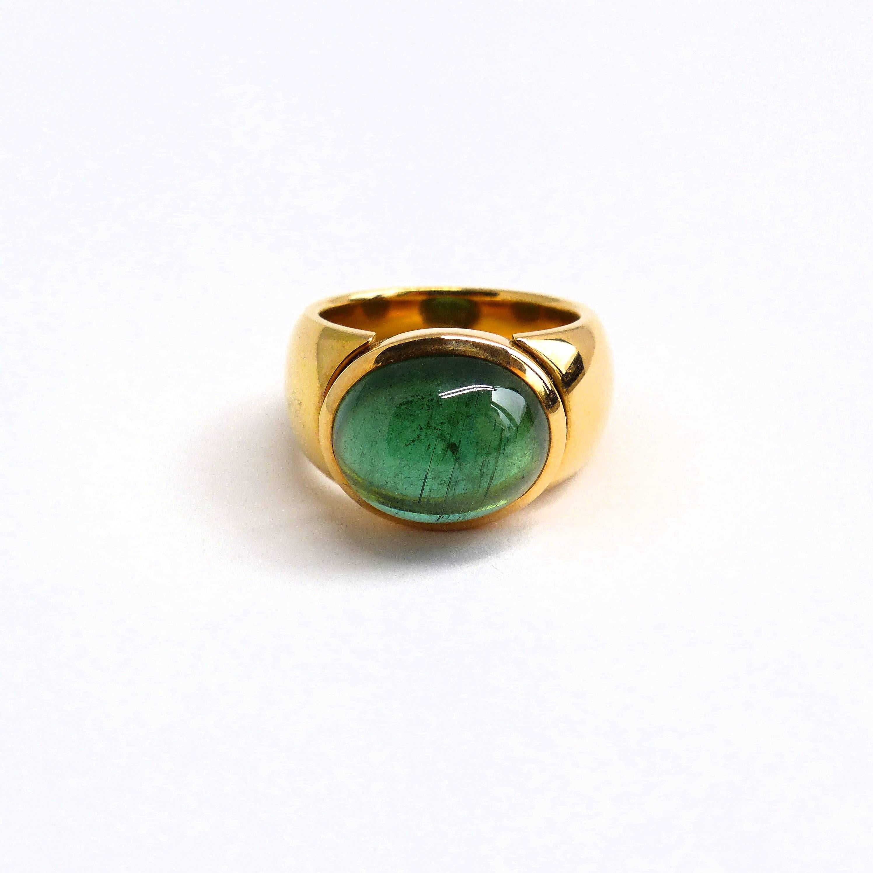 Oval Cut Ring in Rose Gold with 1 green Tourmaline Cabouchon For Sale