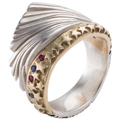 Ring aus Sterlingsilber, Gold, Rubinen und Saphiren von Anne Fischer, 2017