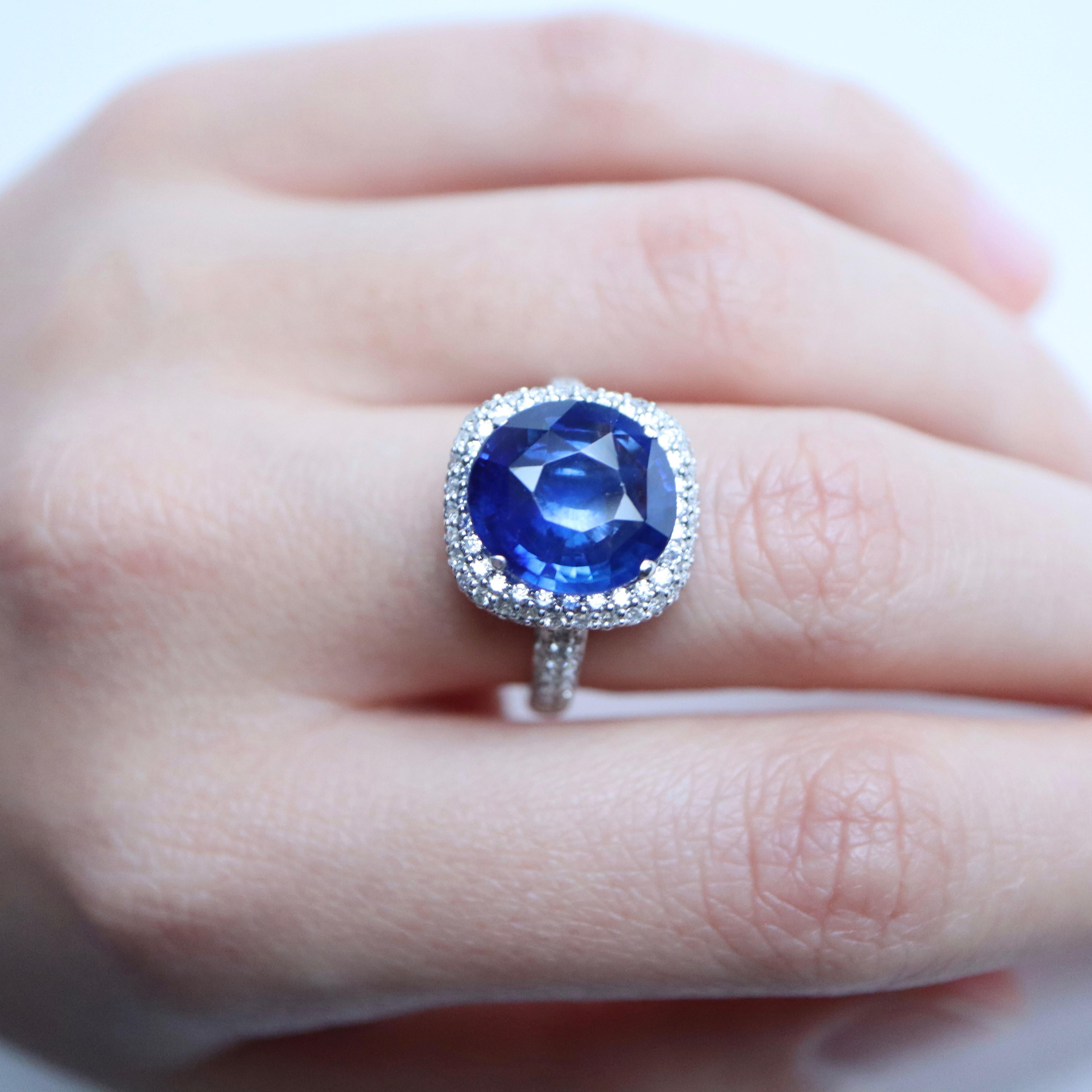 Women's Ring in White Gold 18 Karat and Ceylon Sapphire 4.86 Carat For Sale