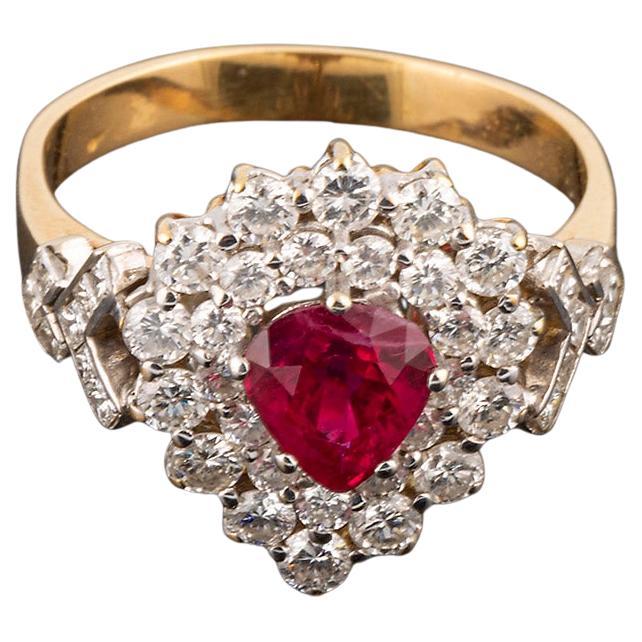 Cocktail ring in gold with teardrop-shaped ruby and 43 diamonds.