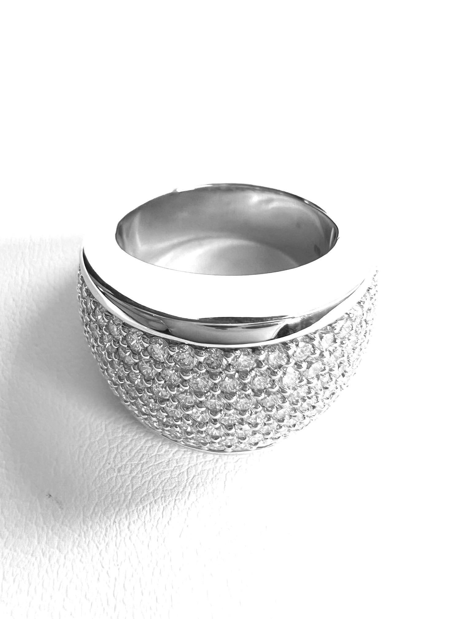 Women's Ring in White Gold with Diamonds For Sale