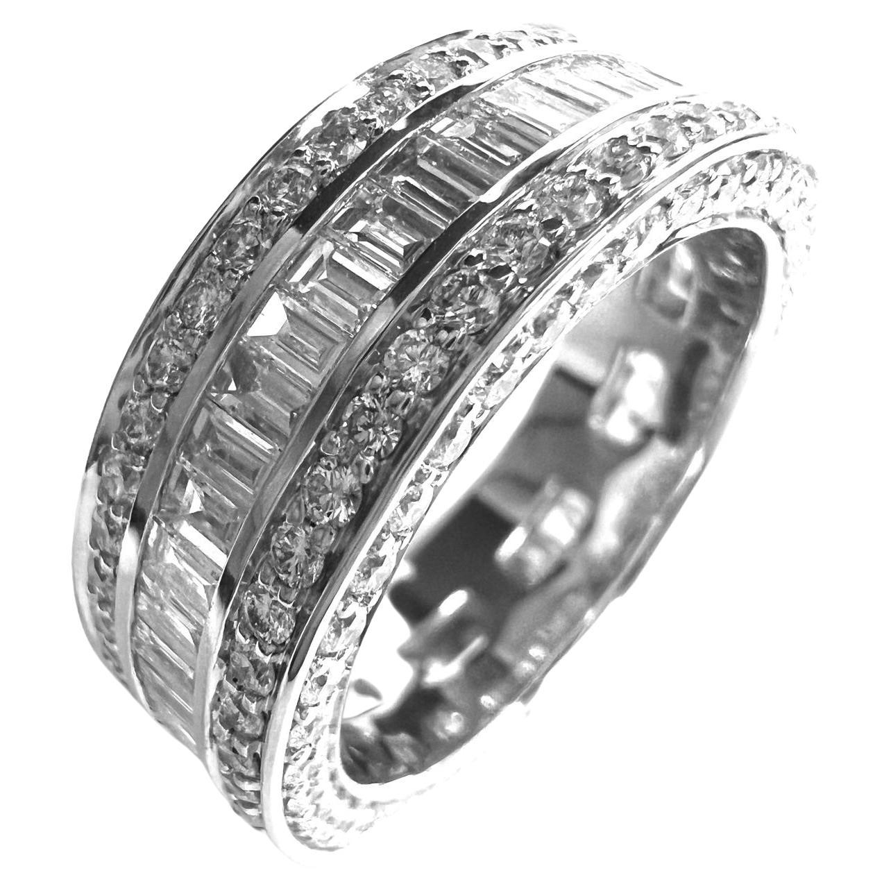 Bague en or blanc avec diamants en vente