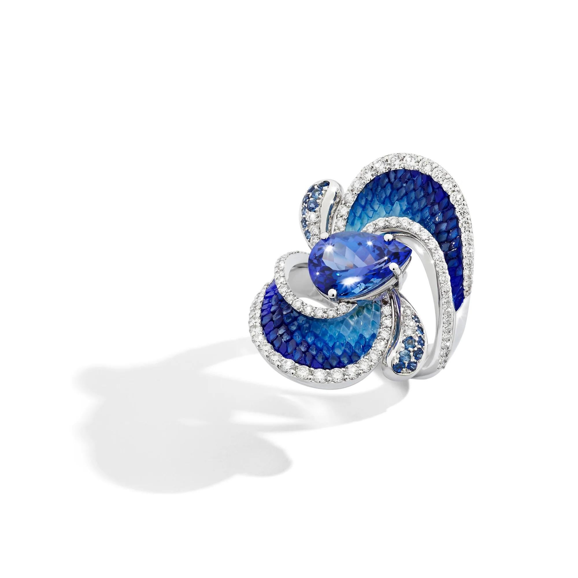 Taglio misto Anello in oro bianco con diamanti, tanzanite, zaffiro blu e micromosaico in vendita