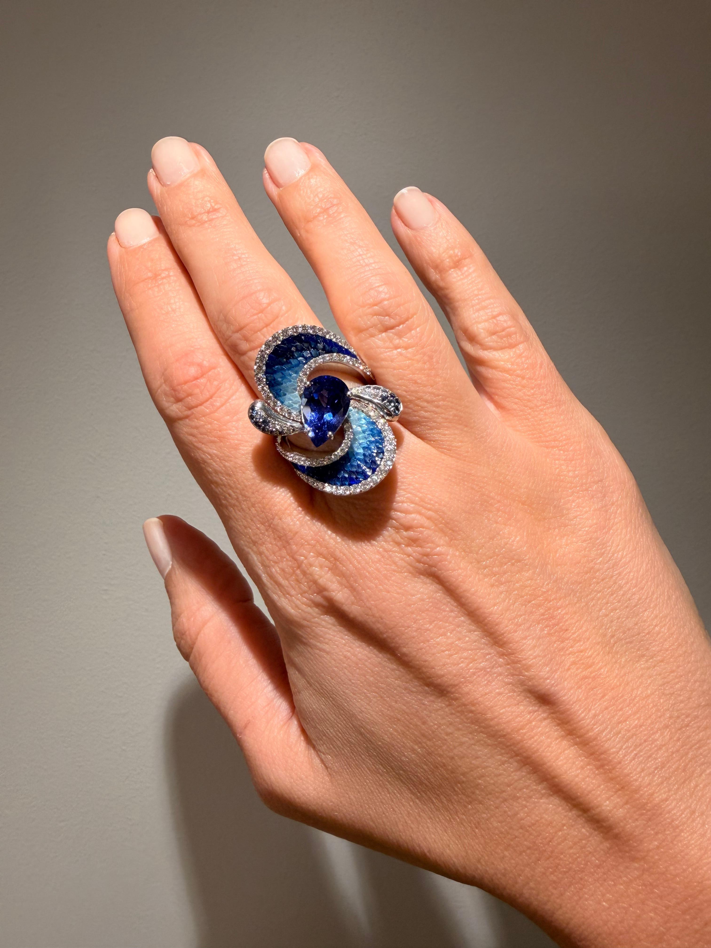 Bague en or blanc avec diamants, tanzanite, saphir bleu et micromosaïque Pour femmes en vente