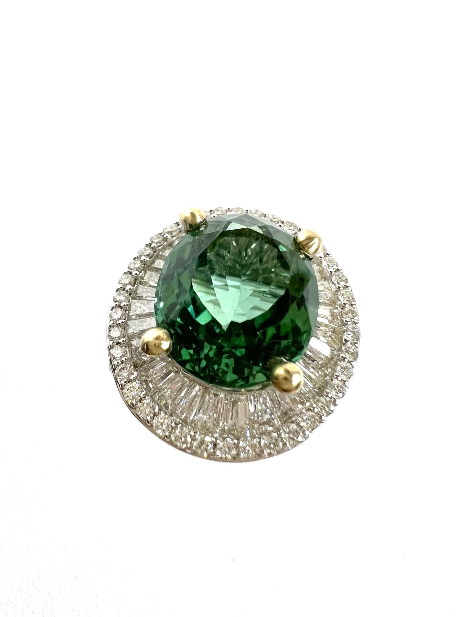 Contemporary Ring in White Gold with Green Tourmaline and Diamonds For Sale