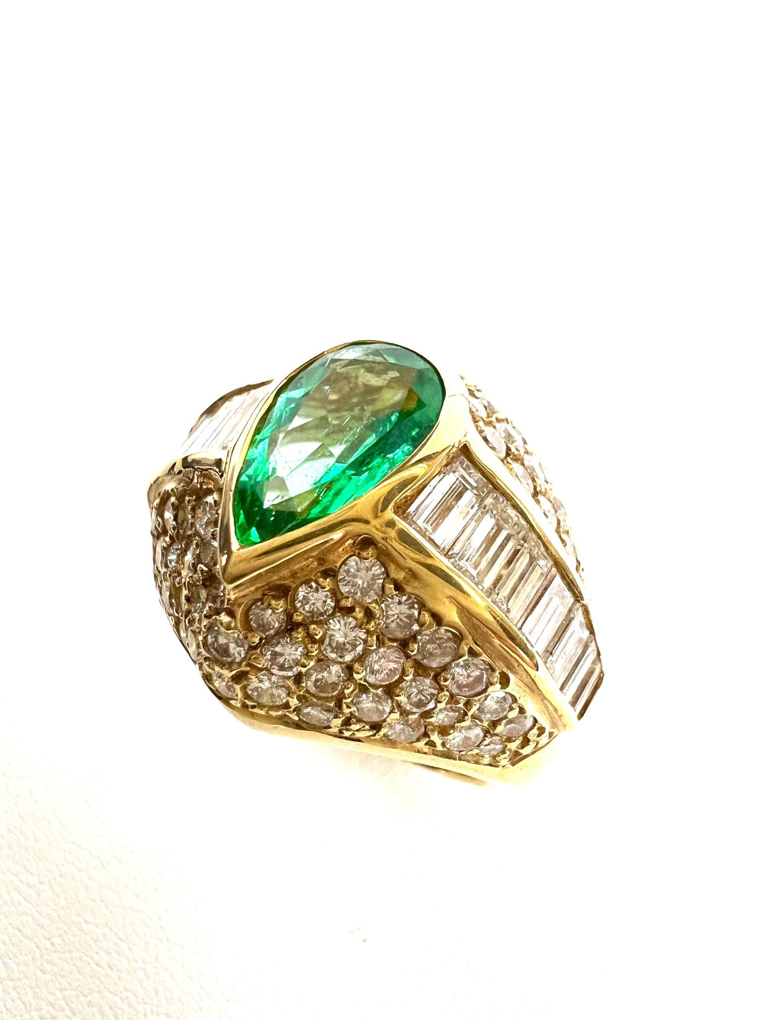 Thomas Leyser is renowned for his contemporary jewellery designs utilizing fine gemstones.

Ring in 18k Yellow Gold (16,6gr.) with 1x Emerald (pearshape, 10x6,5mm, 1,38cts.) + Diamonds (rounds and baguettes, G(VS), 3,60cts=.

Ringsize 56 (7,6).