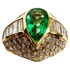 Ring in Yello Gold with 1 Emerald and Diamonds
