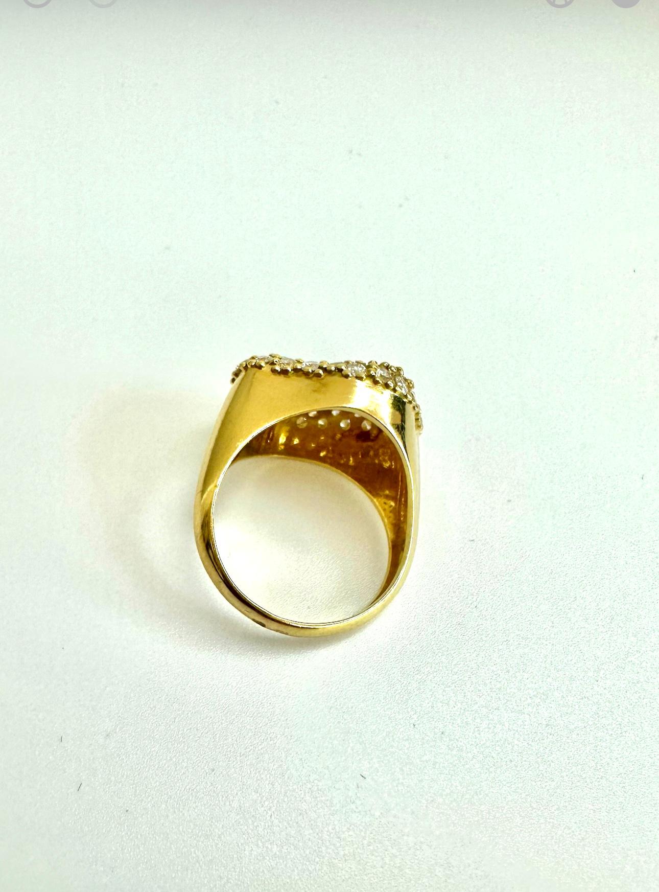 Women's or Men's Ring in Yellow Gold and 1.37 Carats of Diamonds For Sale