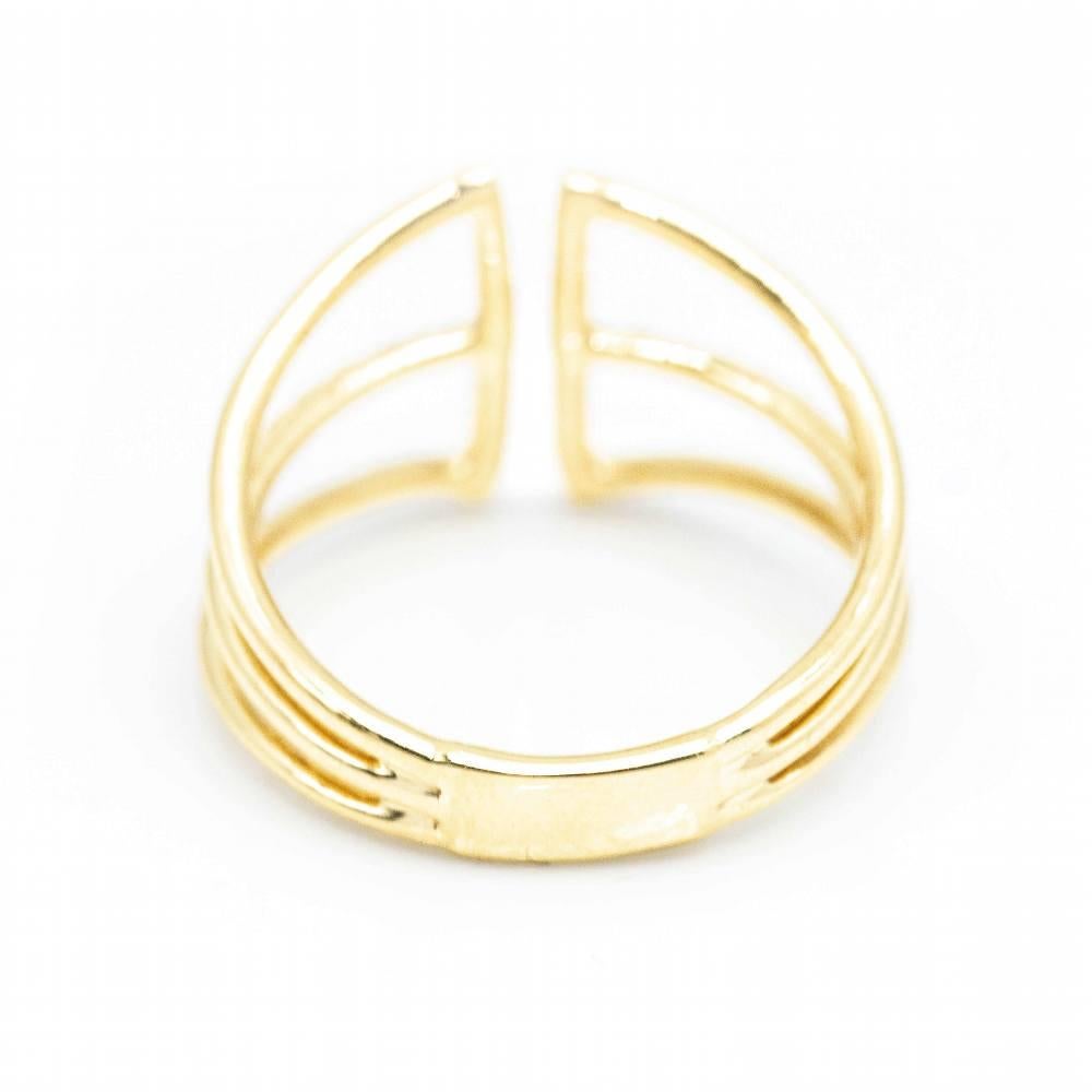 Brilliant Cut Ring in Yellow Gold and Diamonds For Sale