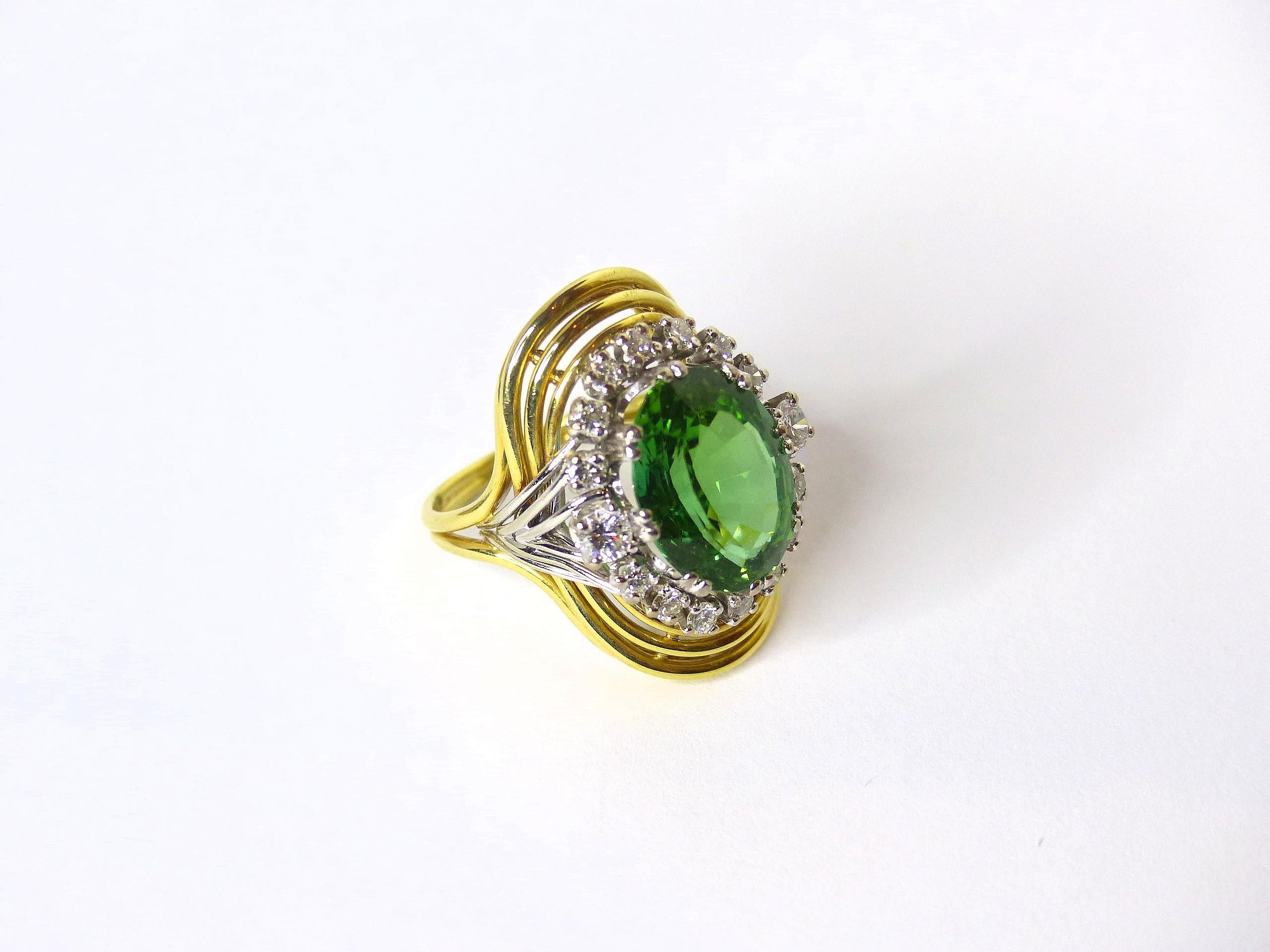 Neoclassical Ring in Yellow Gold with 1 green Tourmaline and Diamonds