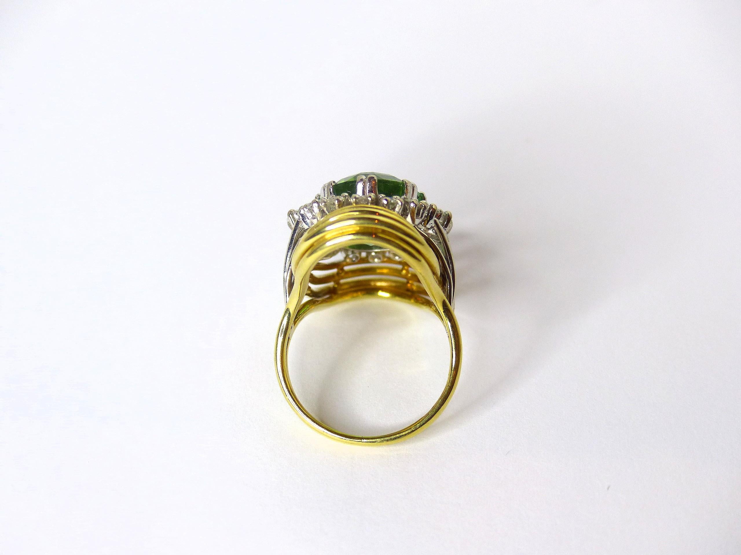Ring in Yellow Gold with 1 green Tourmaline and Diamonds In Excellent Condition In Idar-Oberstein, DE