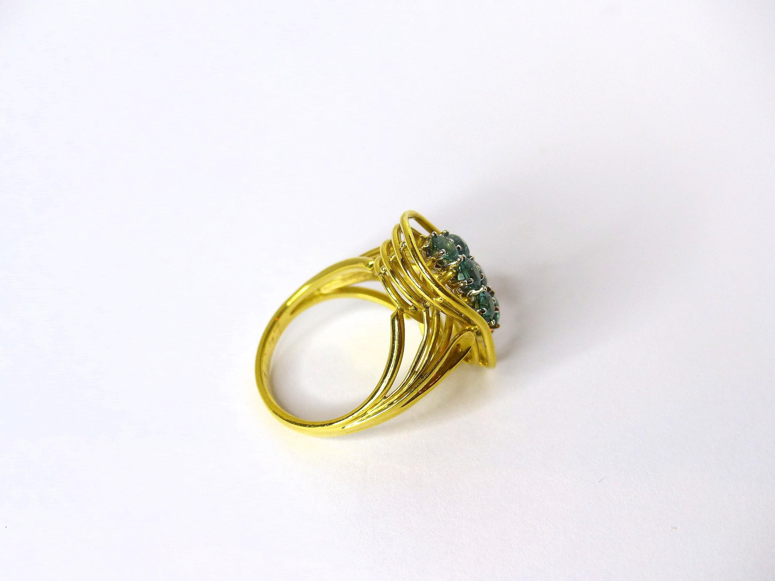 Ring aus Gelbgold mit grünen Turmalinen (Neoklassisch) im Angebot