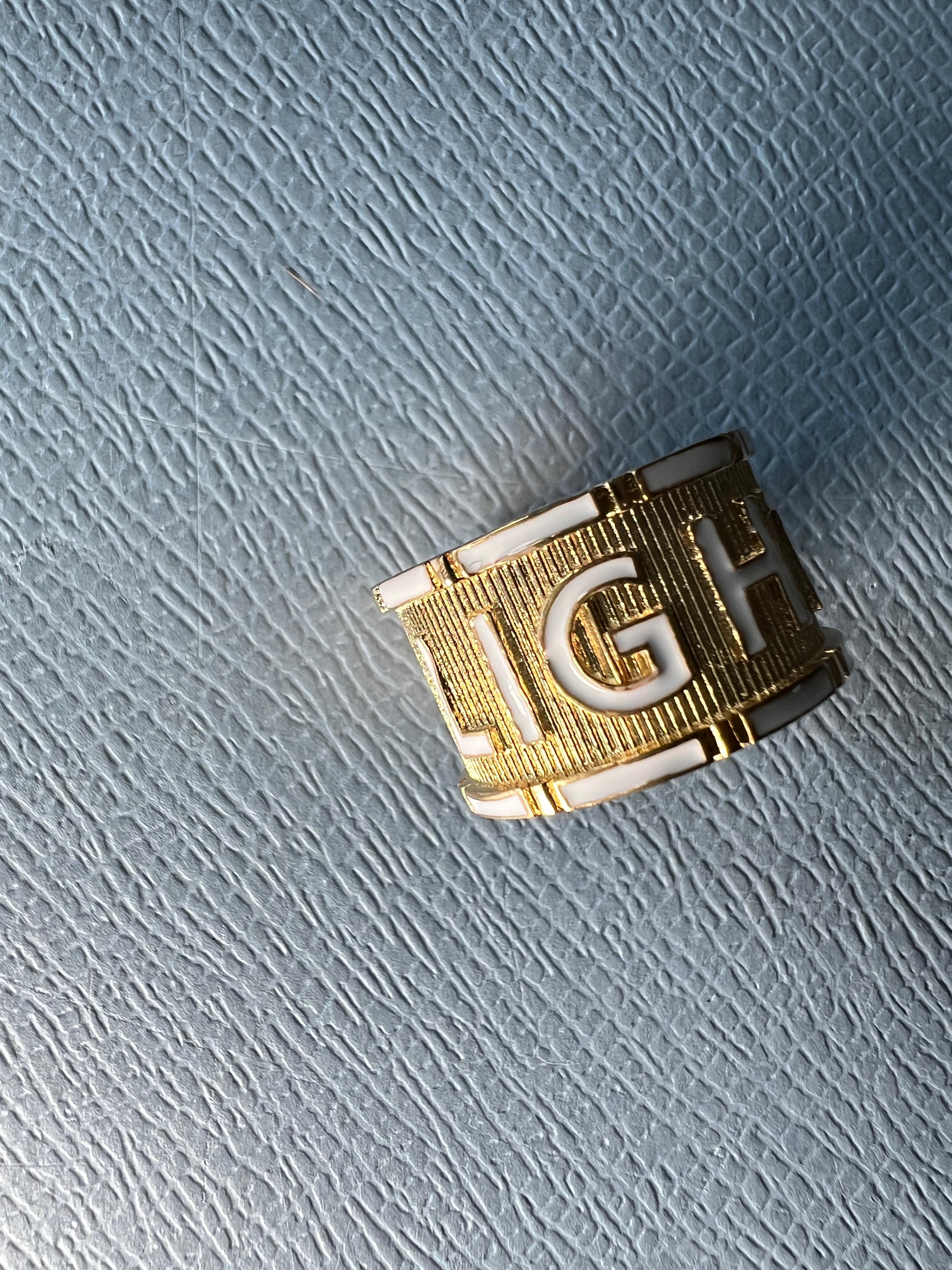 Bague de style Memento Mori en émail blanc clair en vente 2
