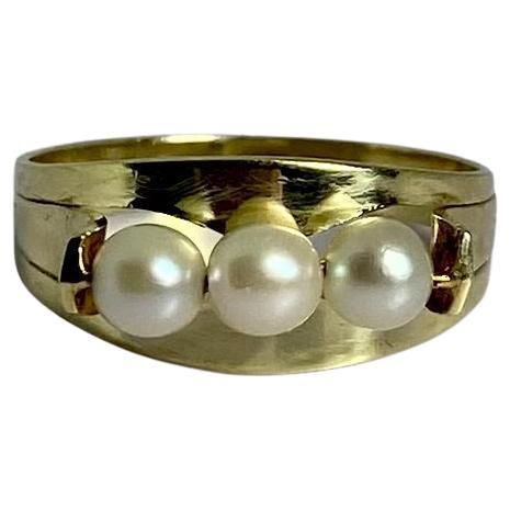 Ring made of 14 carat yellow gold fully hallmarked with three refined pearls  For Sale