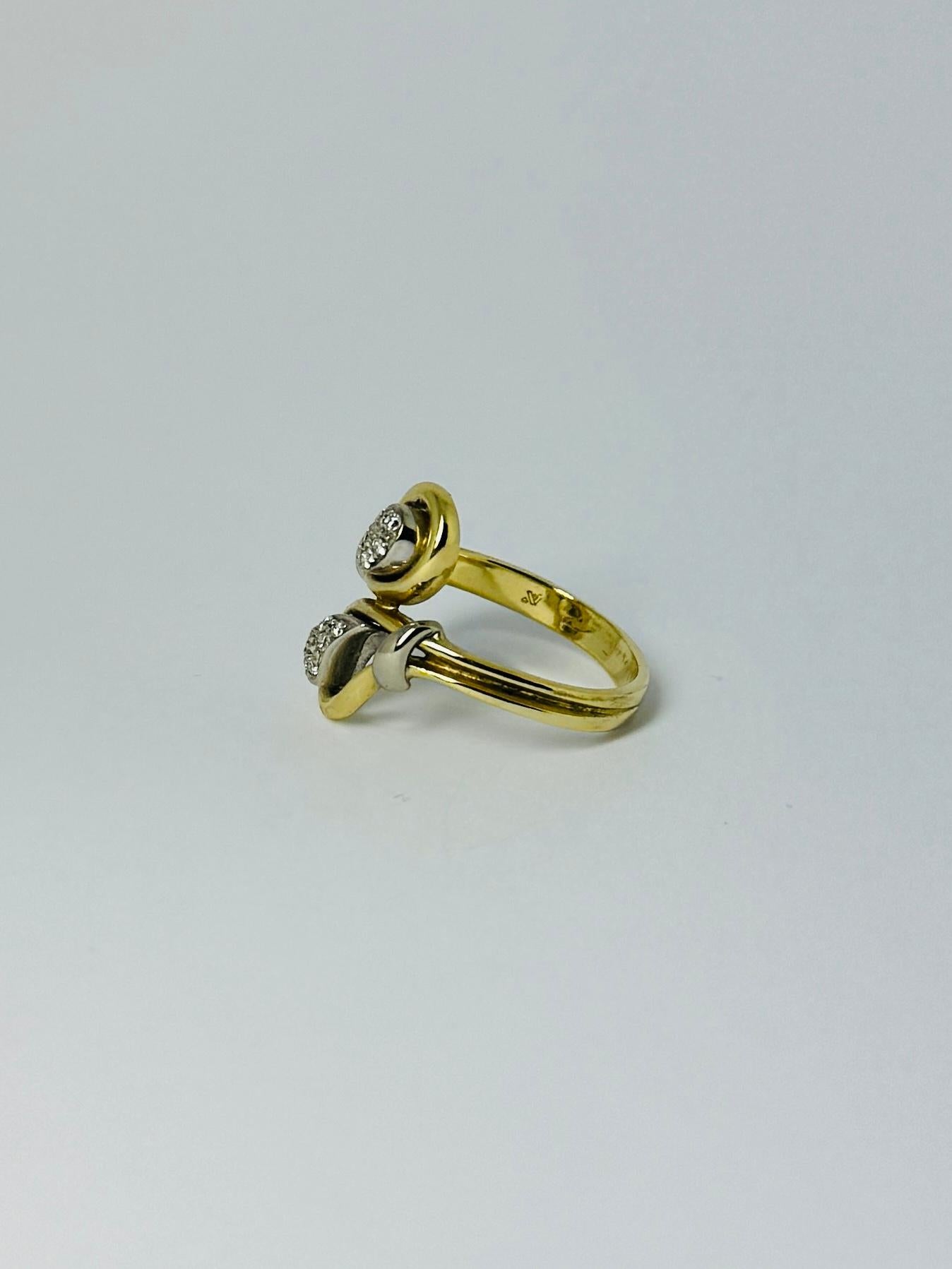 Brilliant Cut Ring made of 18 carat gold with brilliant cut diamonds of 0.12 carat VVSI For Sale
