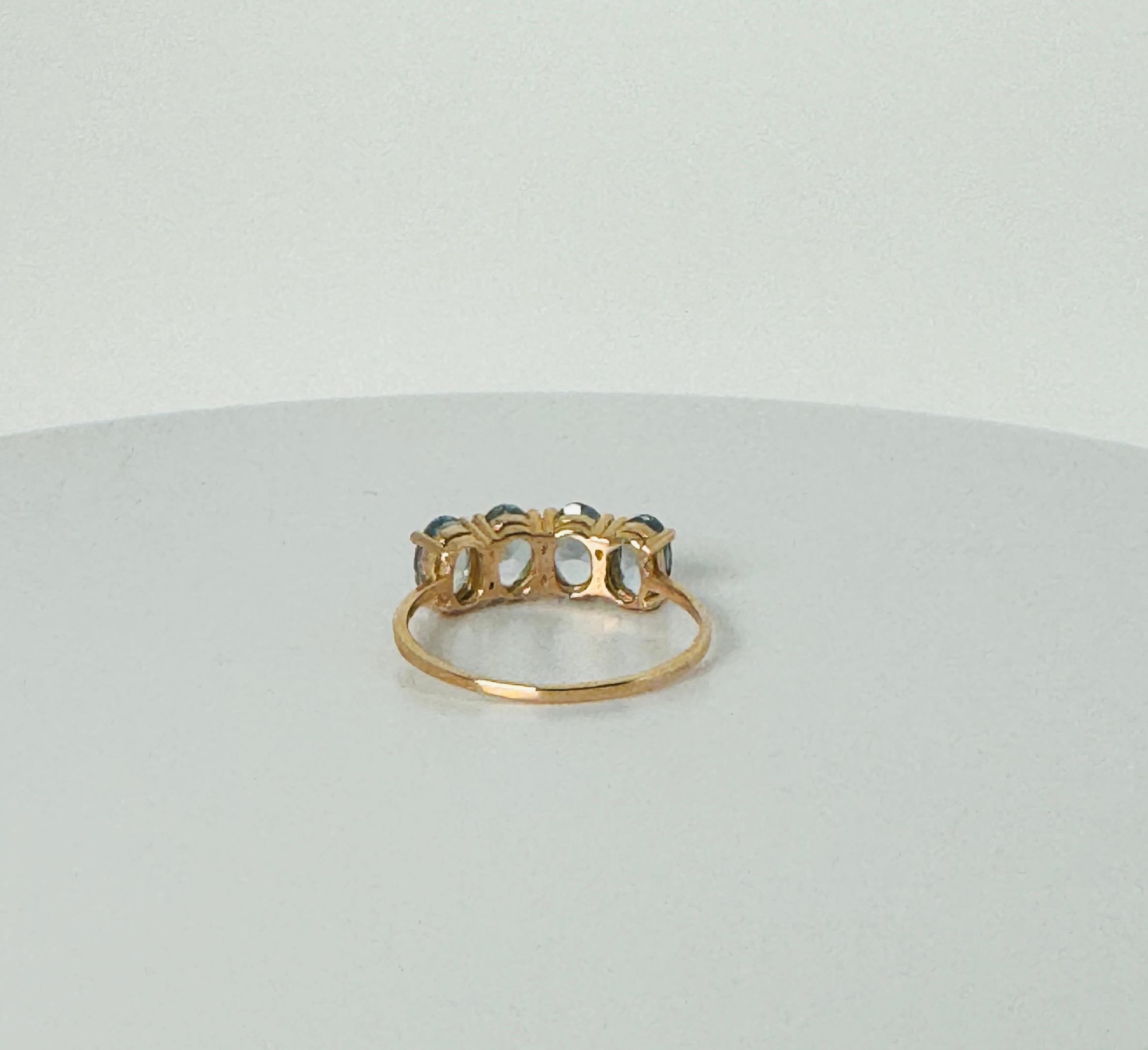 Vintage-Ring aus 18 Karat Gold mit ovalen facettierten Aquamarinen  Europäische Eleganz 1