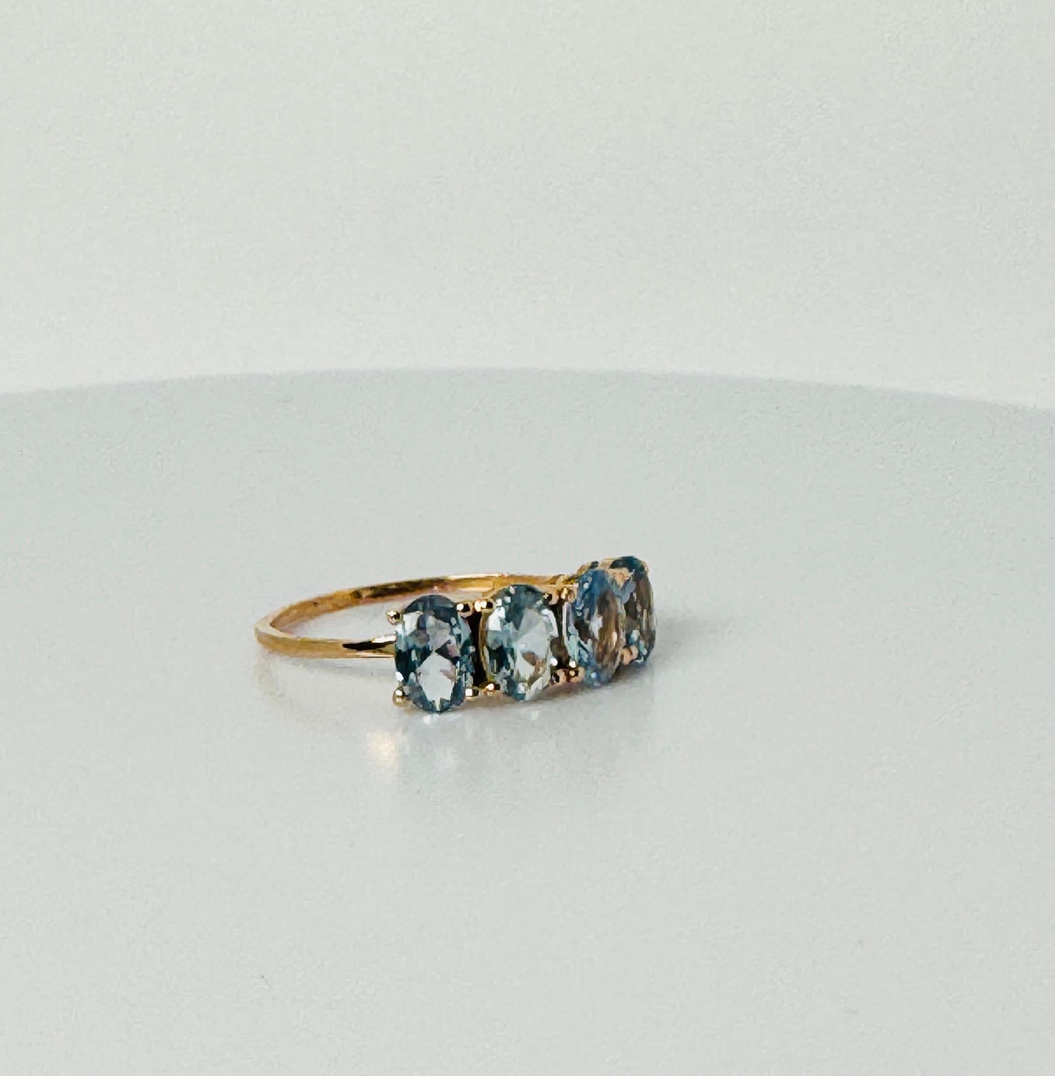 Vintage-Ring aus 18 Karat Gold mit ovalen facettierten Aquamarinen  Europäische Eleganz 2