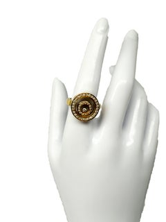 Ring made of 18K yellow gold with movable diamonds