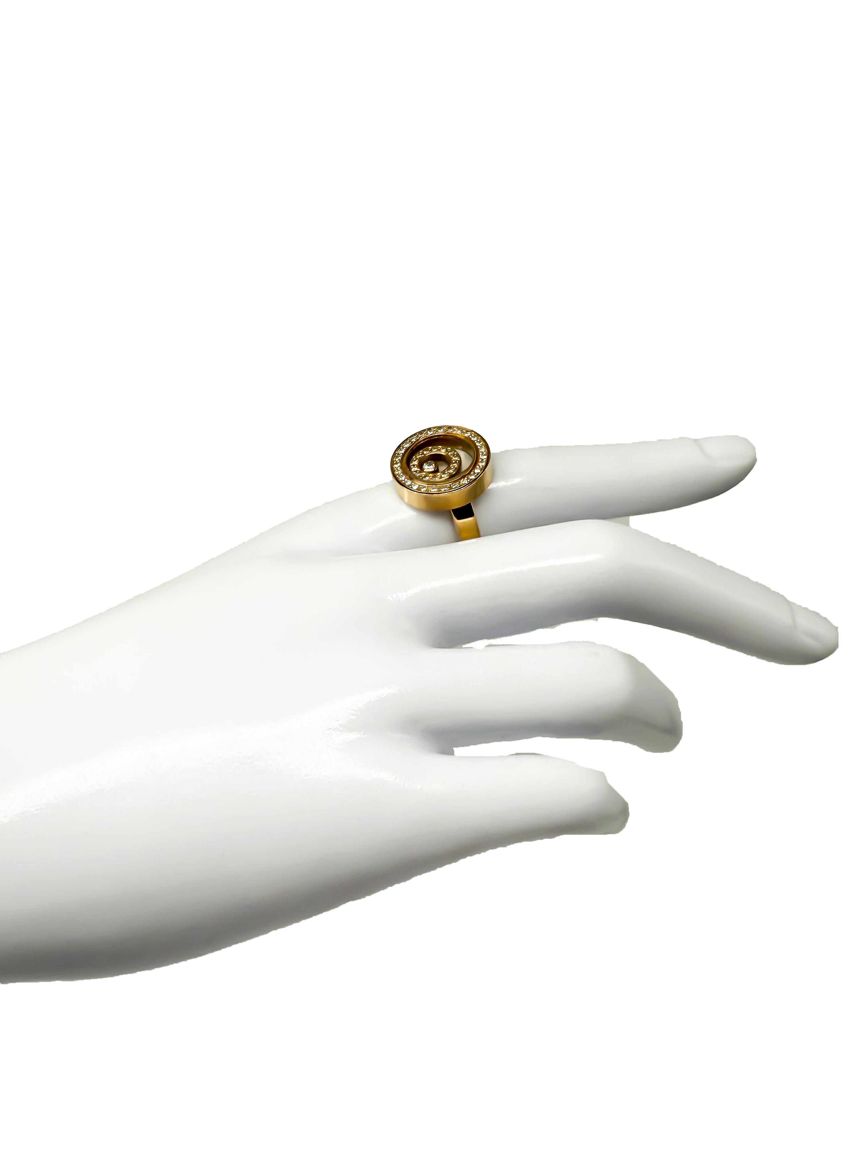 Moderne Bague en or jaune 18K avec diamants mobiles en vente