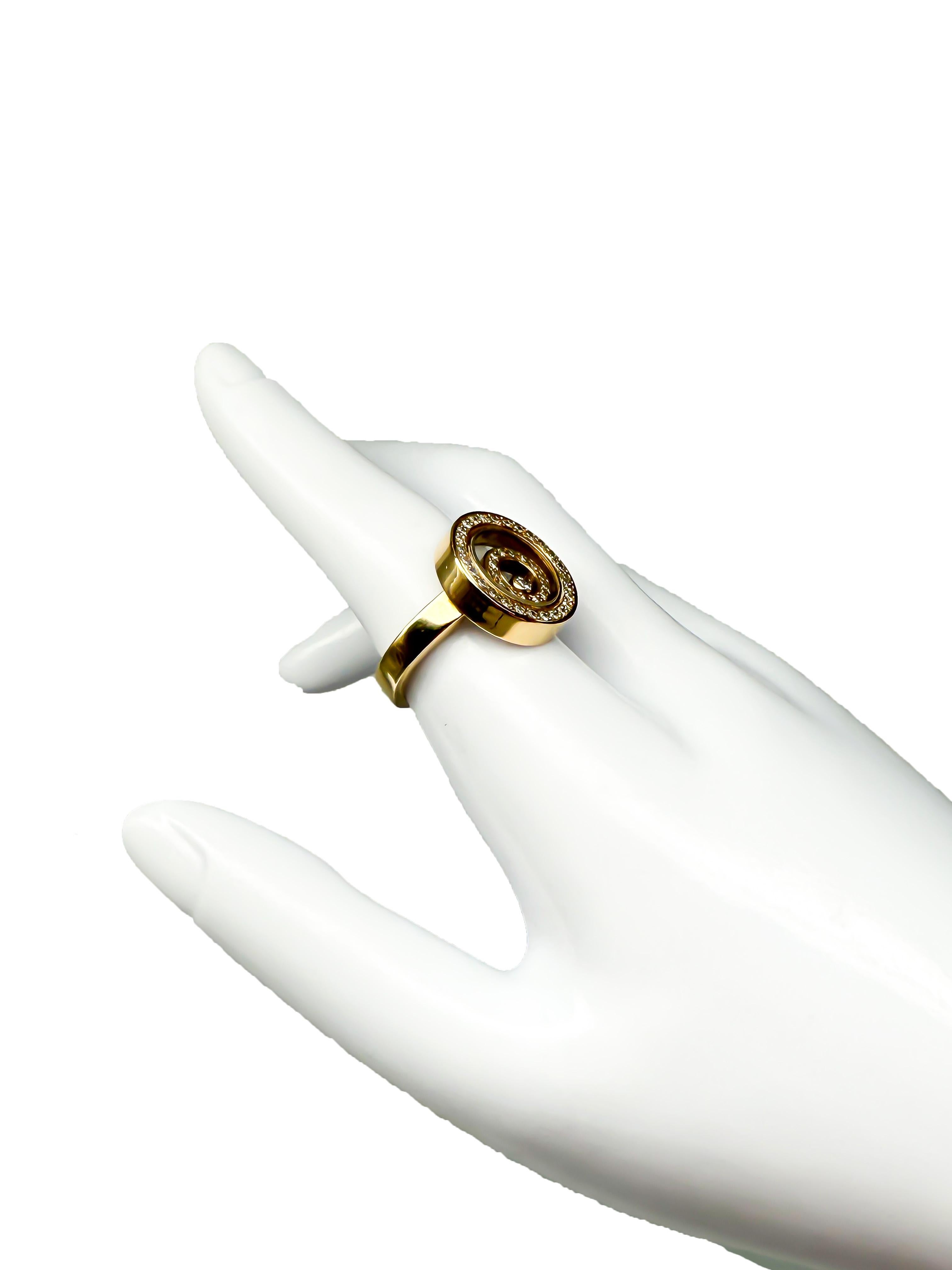 Taille brillant Bague en or jaune 18K avec diamants mobiles en vente