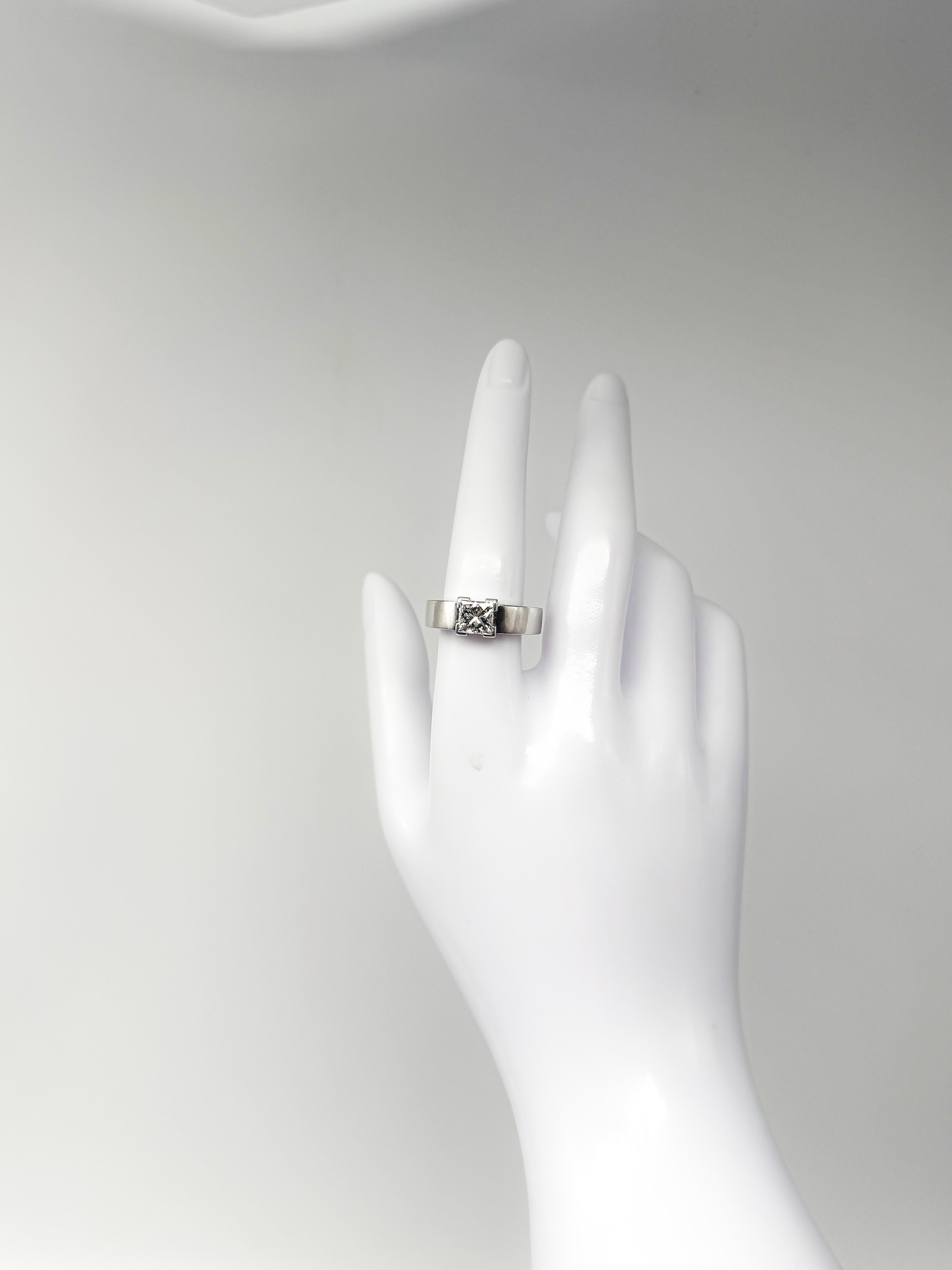 Anello in platino 950 con diamanti e certificato In condizioni buone in vendita a Berlin, DE