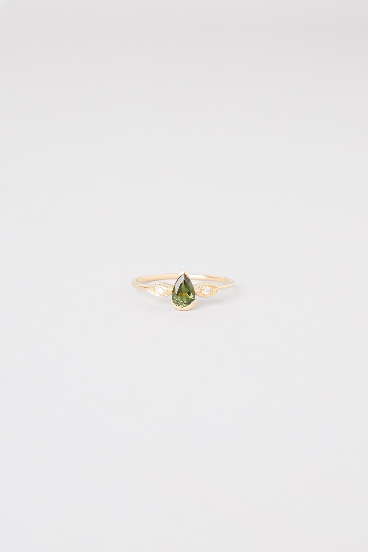 Brilliant Cut Ring Mademoiselle in 18k gold with green tourmaline and diamonds For Sale