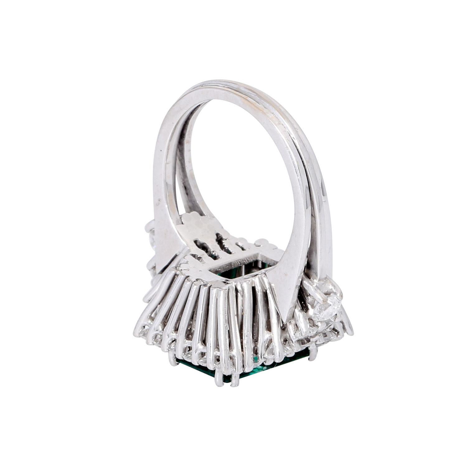Ring trifft auf Smaragd. 3,2-Schliff im Zustand „Gut“ im Angebot in Stuttgart, BW