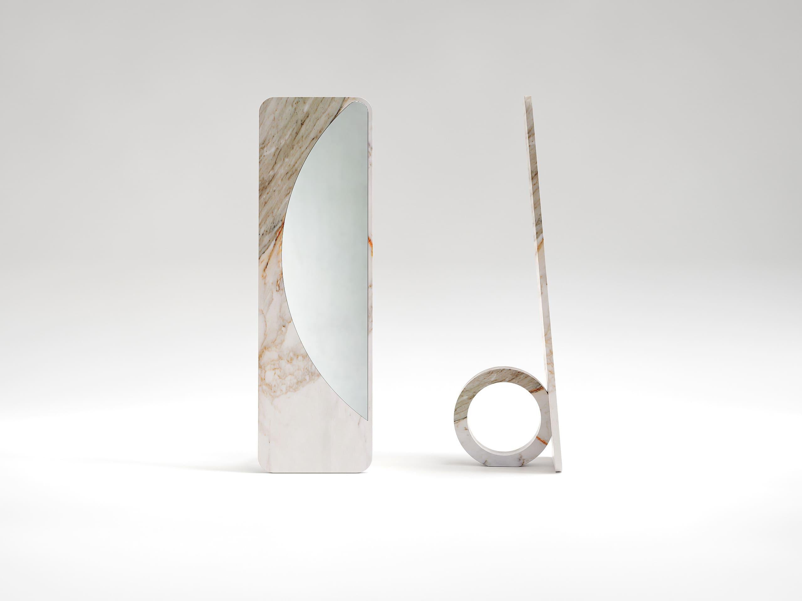 Ring Mirror is a design object meant to surprise and fascinate.
A harmonious encounter between pure geometry and noble material, where the perfection of the circle becomes structure and support.
In this sculptural composition, a round volume of