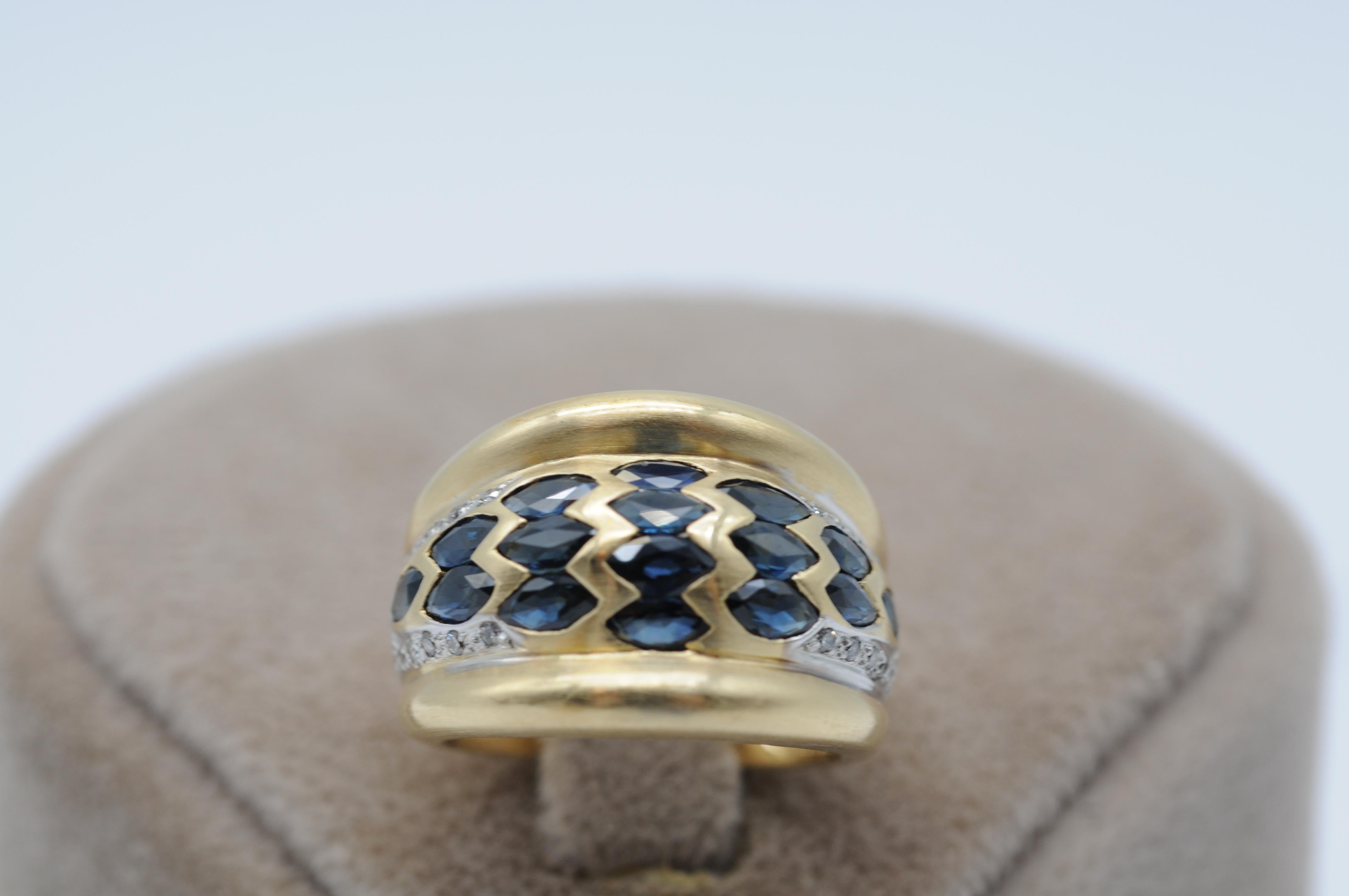 Ring mit Saphir in Gelbgold  (Marquiseschliff) im Angebot
