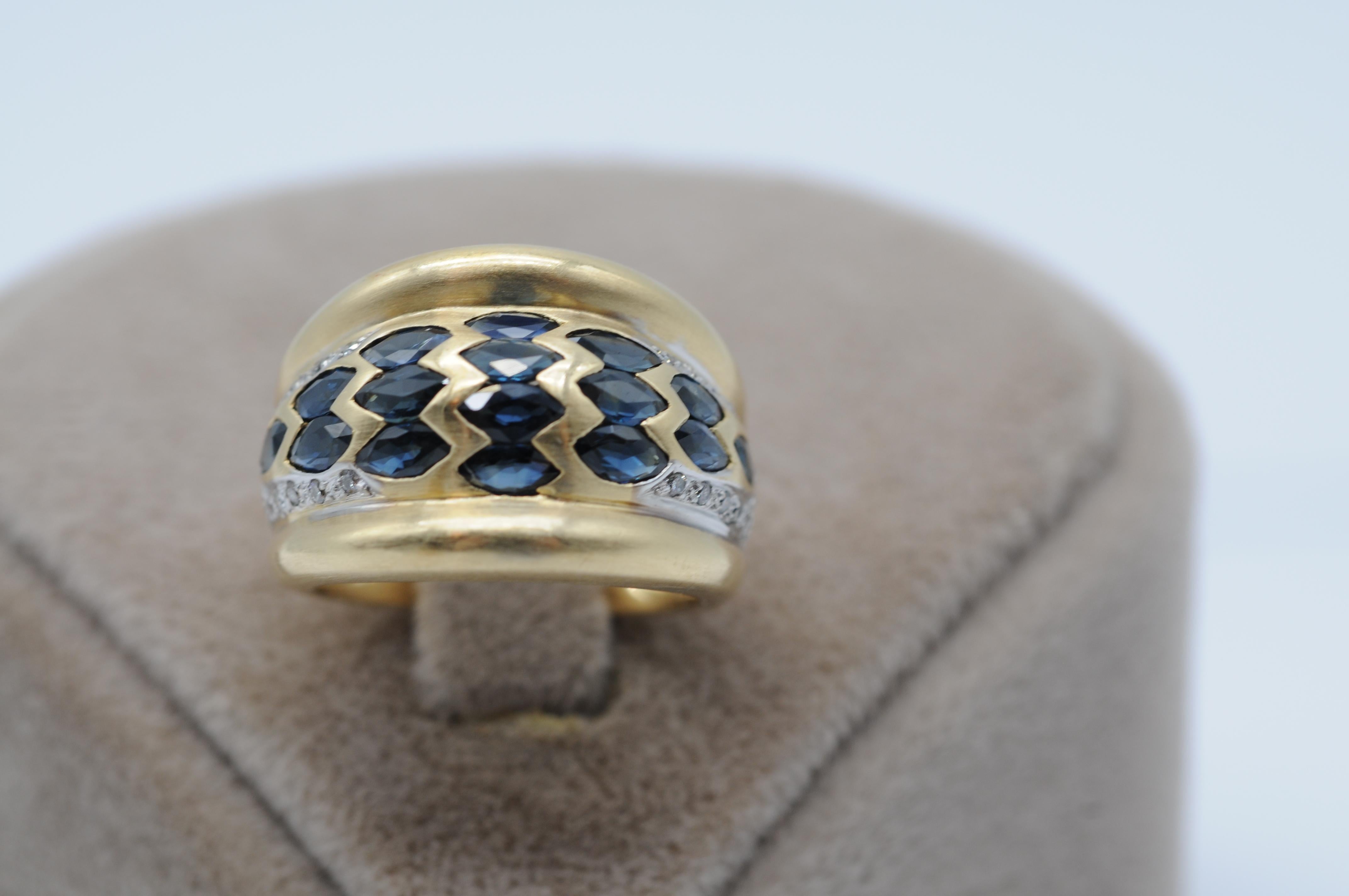 Women's or Men's ring mit sapphire in gelbgold  For Sale