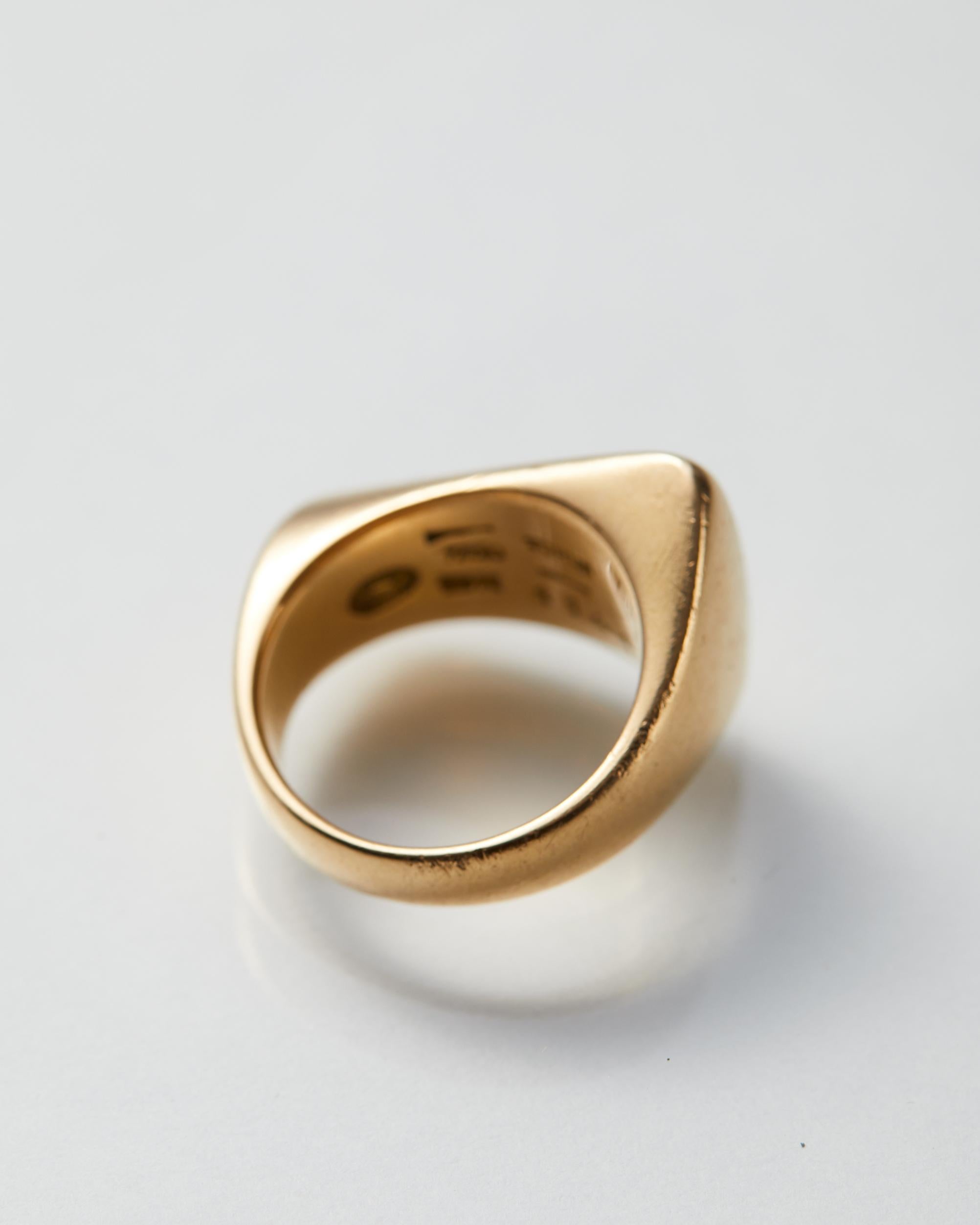 18K gold.

This ring was incorrectly stamped 