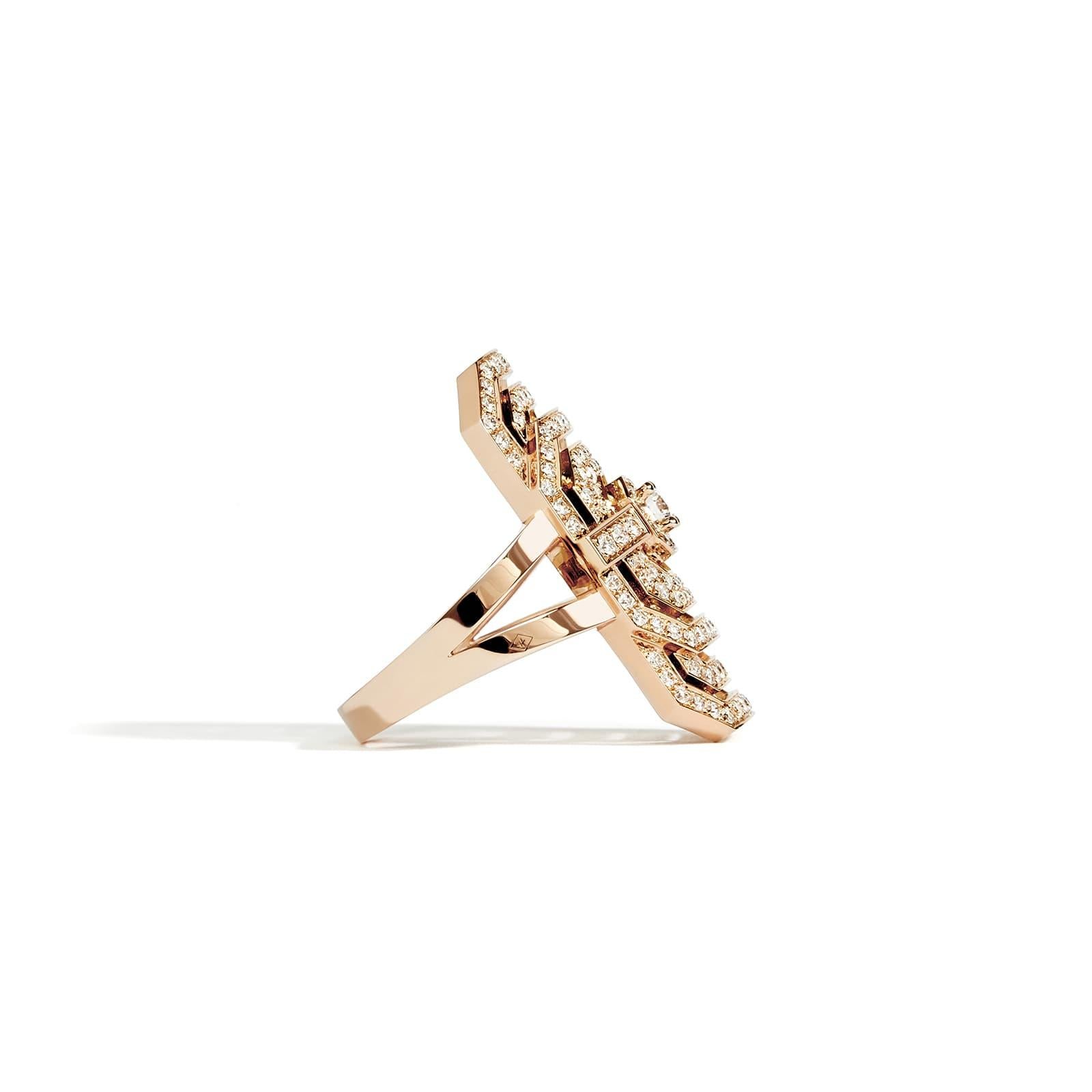 Ring My Way in 18K pink gold, set with 161 brilliant cut diamonds quality G-VS, for 1 carat. 

STATEMENT's first creation, the My Way ring also exists in a 18K pink gold version, paved with 161 natural diamonds.

The iconic My Way collection