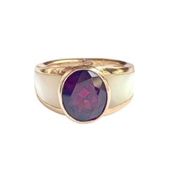 Bague Nadia en or rose 18 carats, grenat rhodolite et nacre, signée Mauboussin