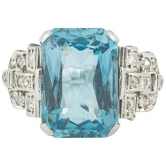Ring Natural Colored Aquamarine and Diamond Set in Platinum, English, circa 1920