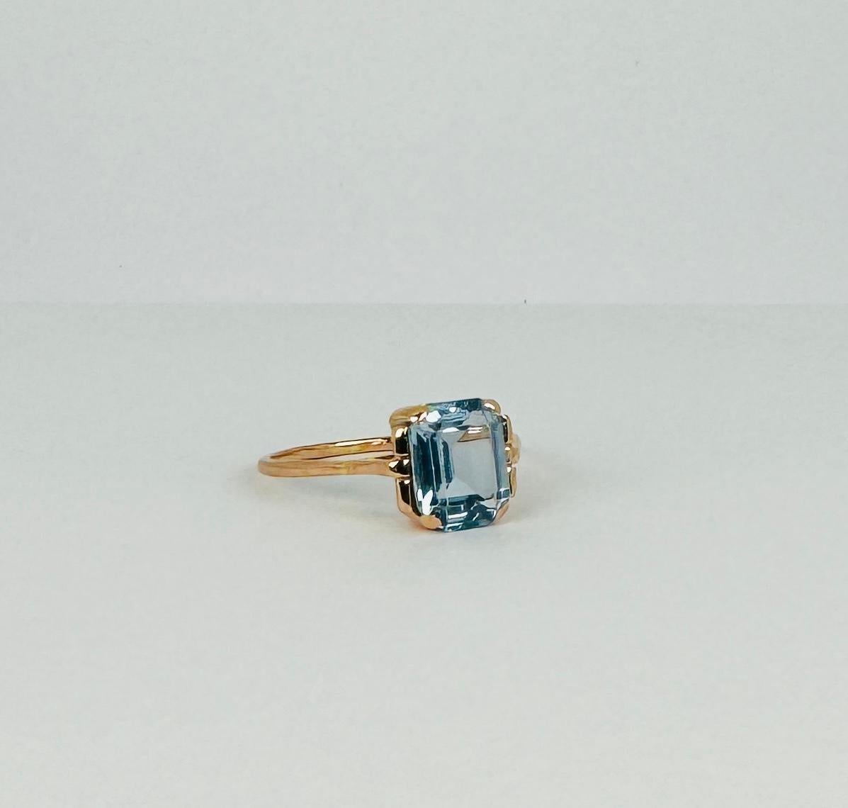 Ring of 18 carat rosé gold with emerald cut aquamarine of 1.00 carat For Sale 3
