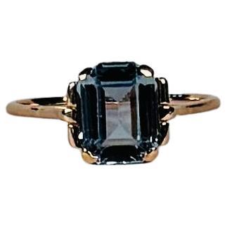 Ring of 18 carat rosé gold with emerald cut aquamarine of 1.00 carat For Sale